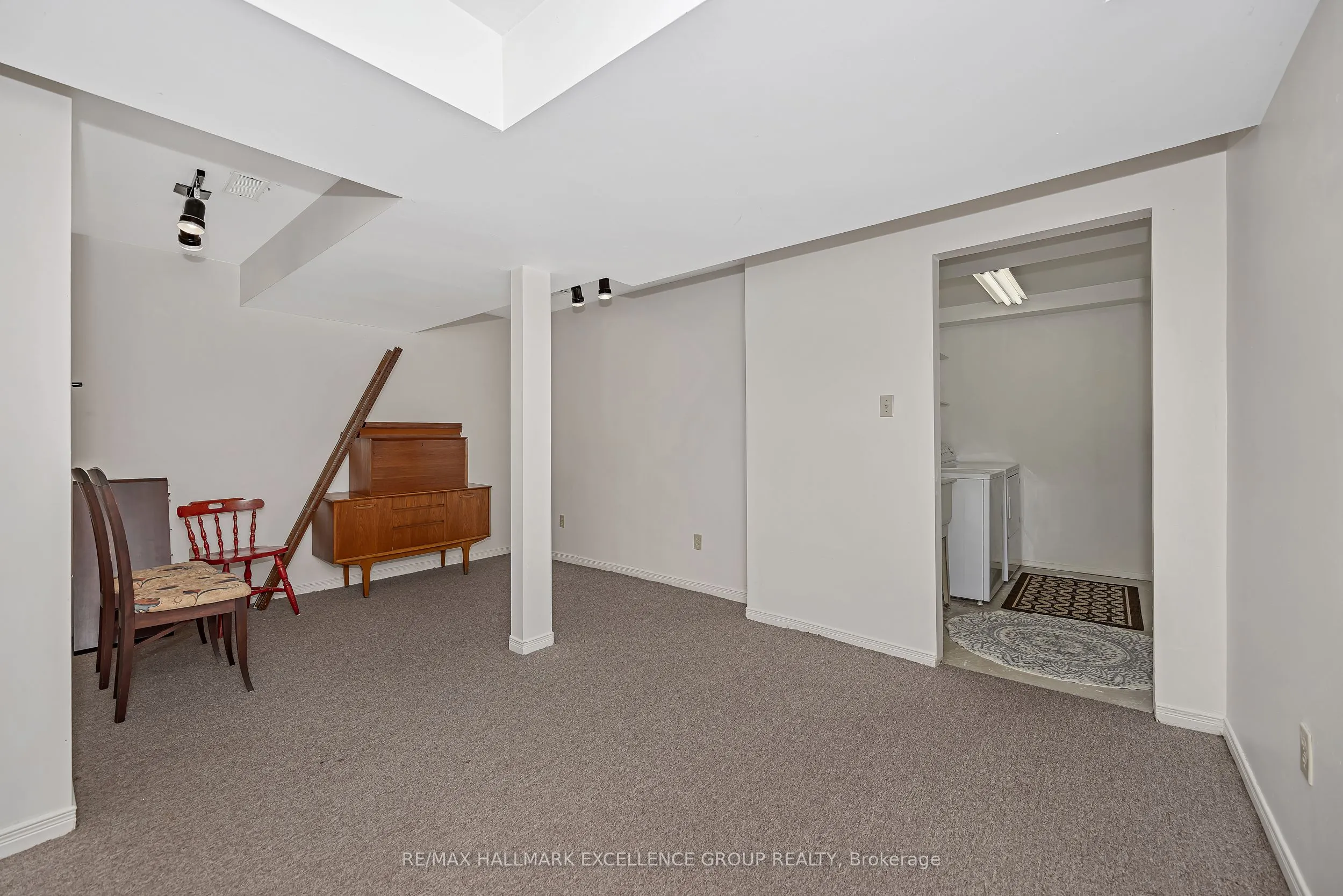 102F Valley Stream Drive, #12