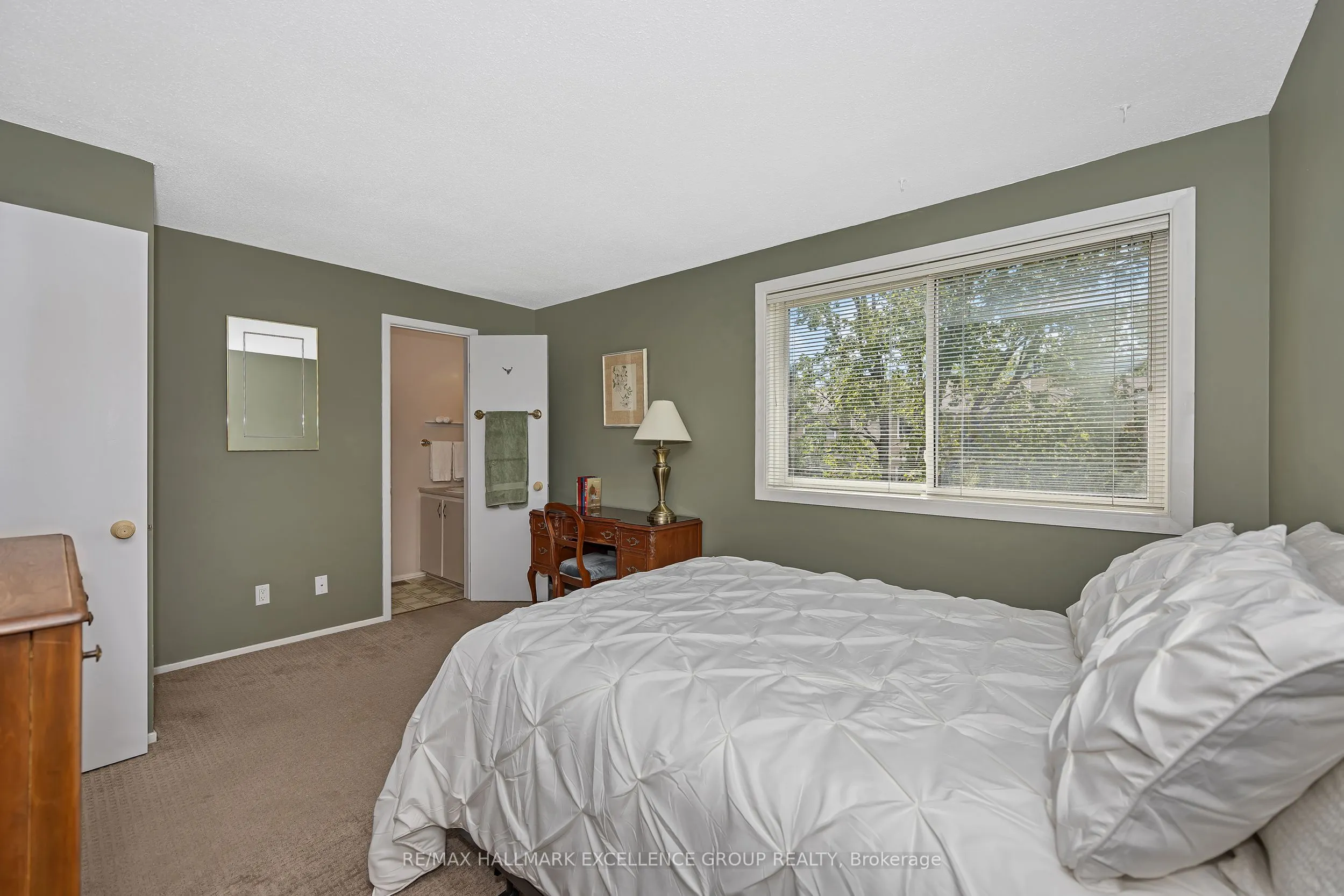 102F Valley Stream Drive, #12