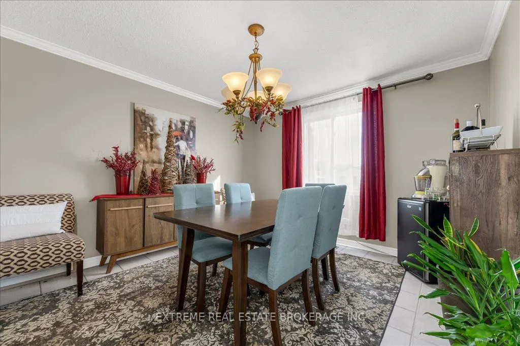 7583 Rainbow Crescent