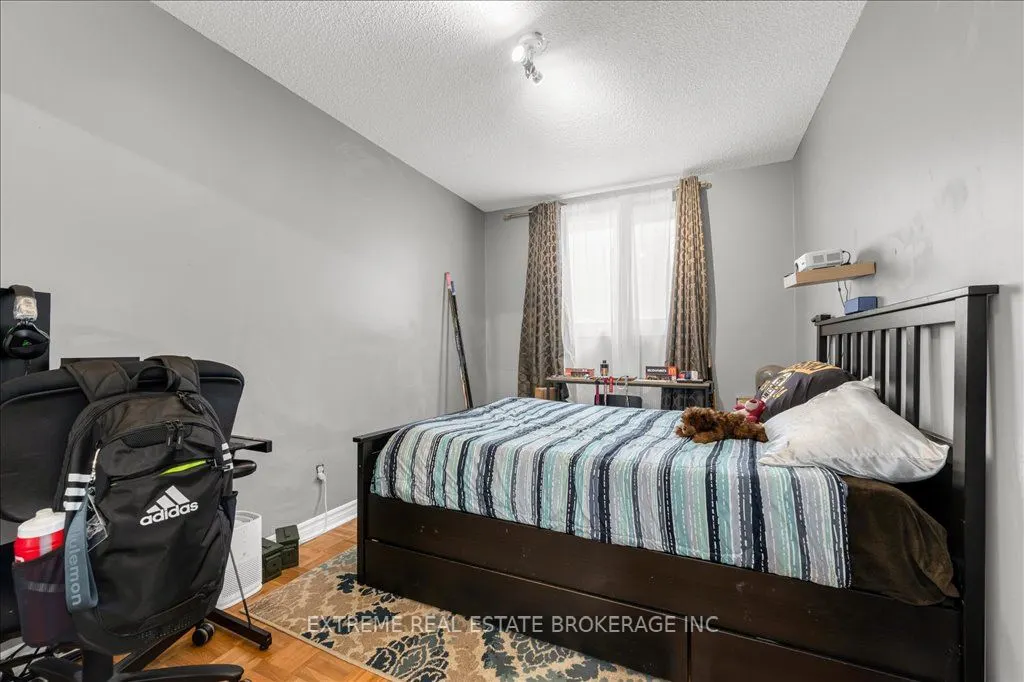 7583 Rainbow Crescent