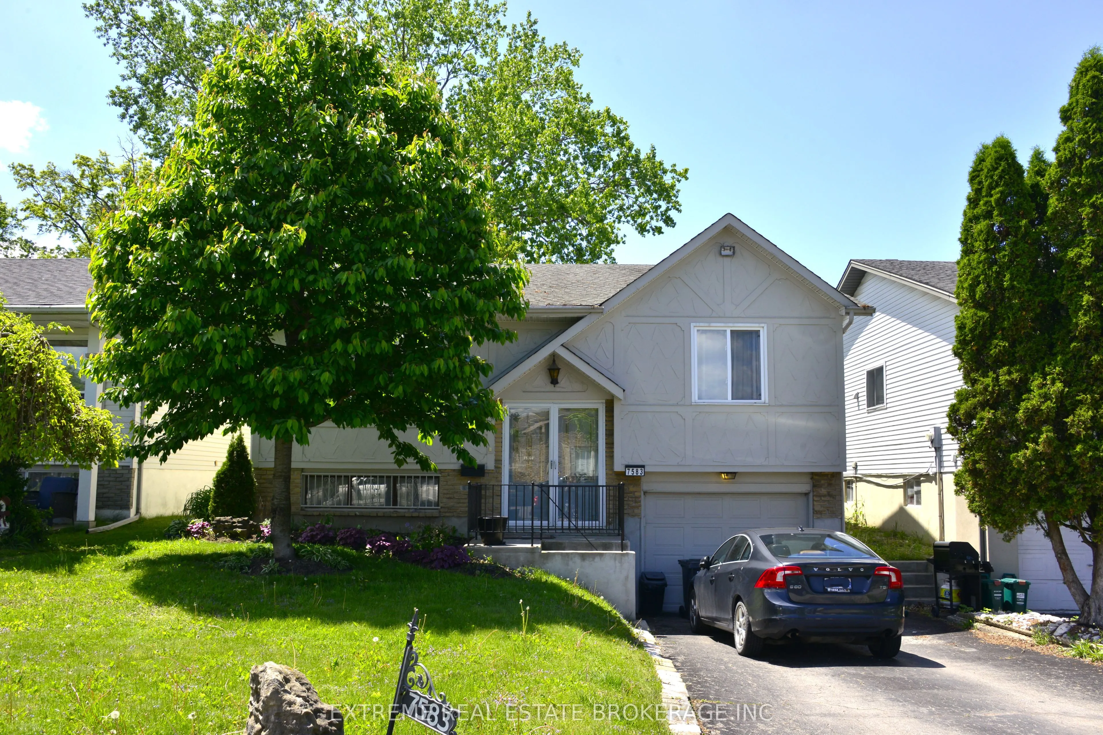 7583 Rainbow Crescent
