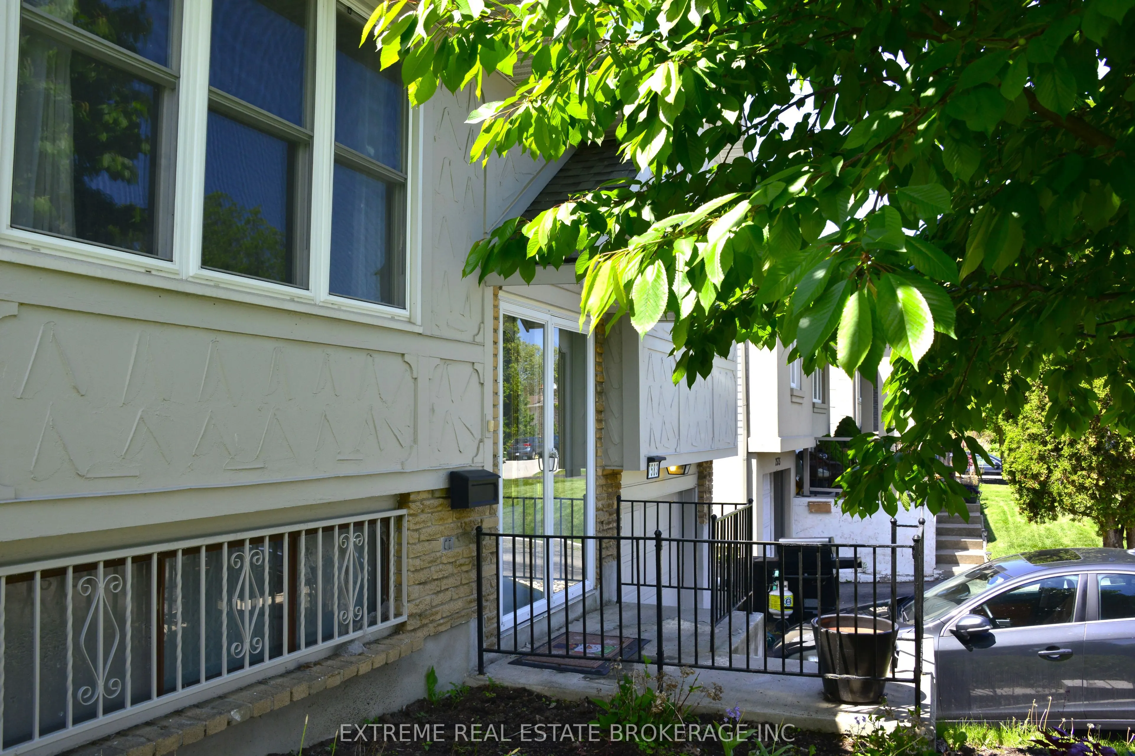 7583 Rainbow Crescent
