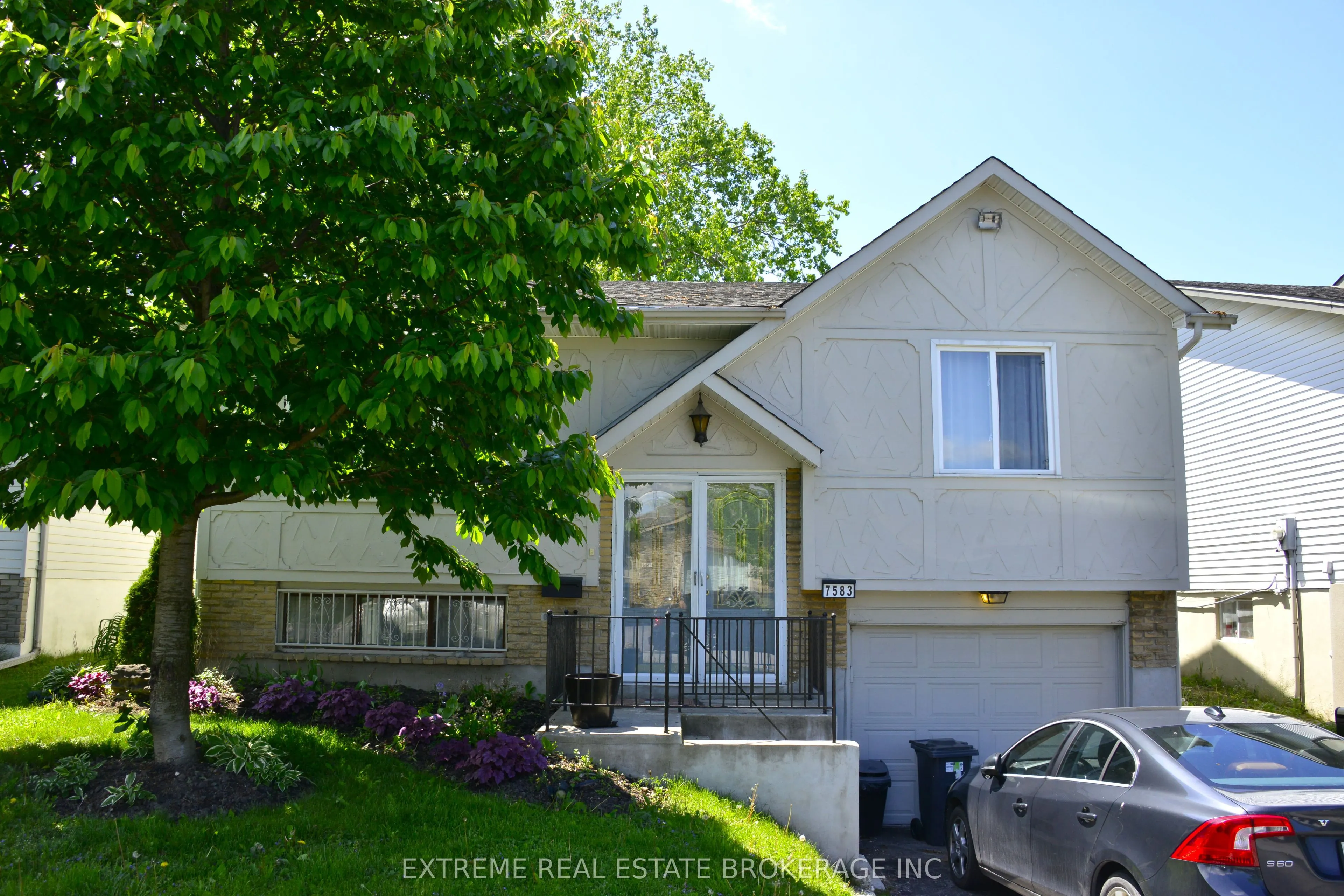 7583 Rainbow Crescent