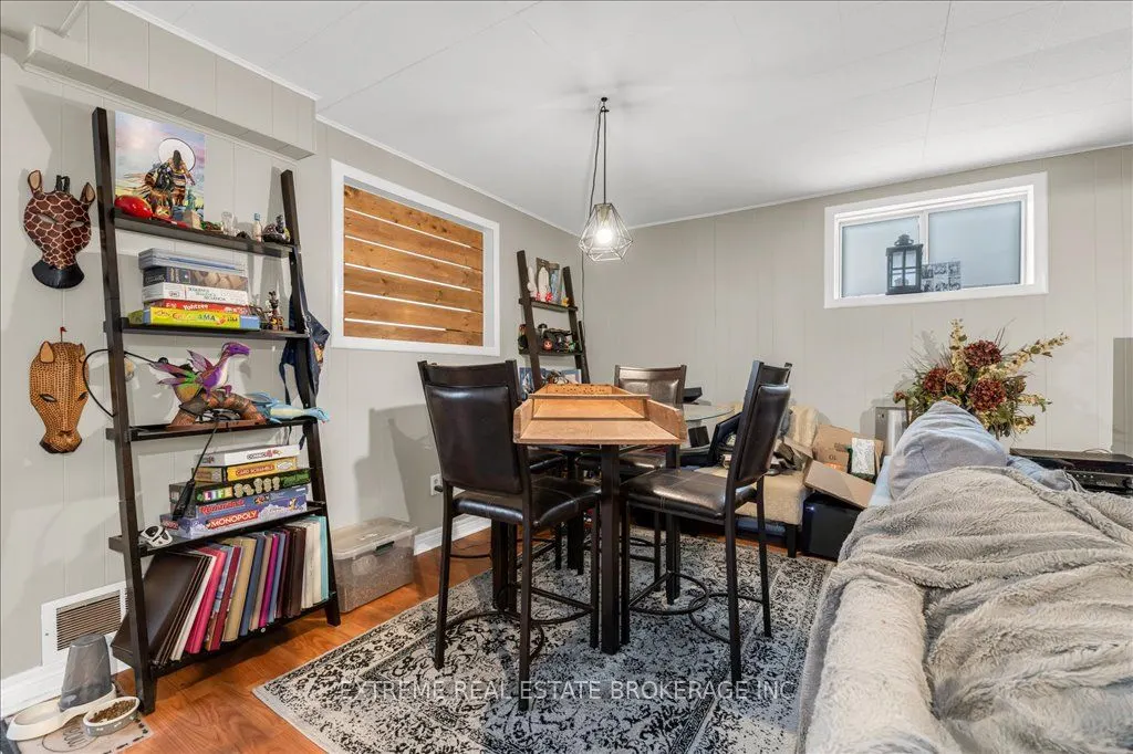 7583 Rainbow Crescent