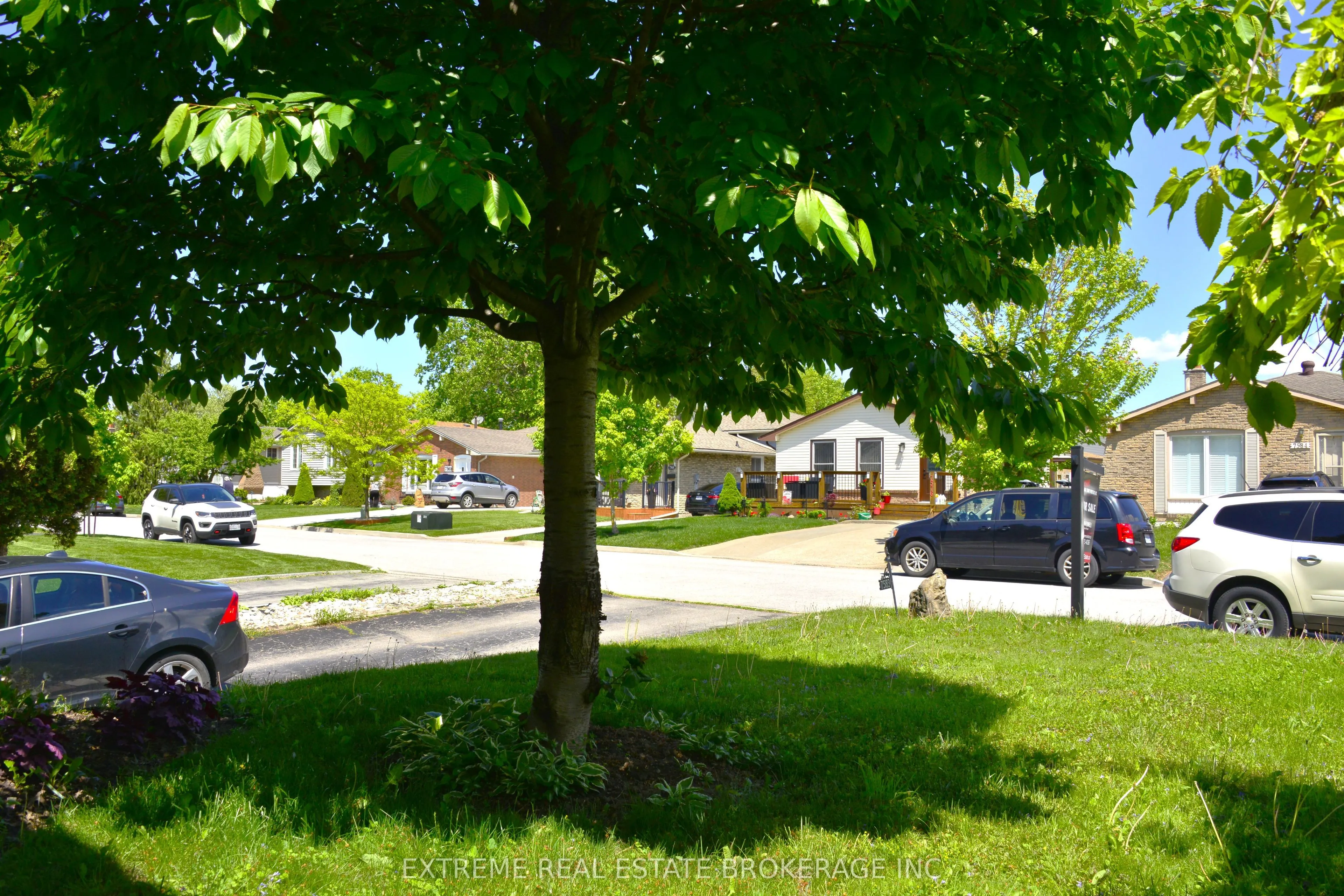 7583 Rainbow Crescent