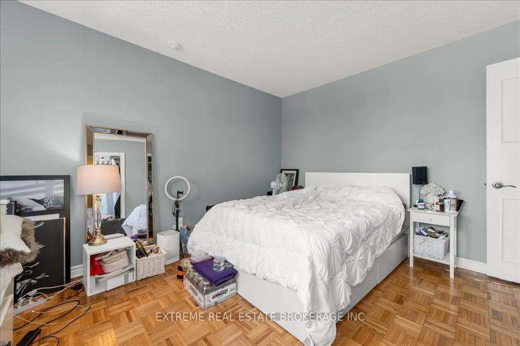 7583 Rainbow Crescent