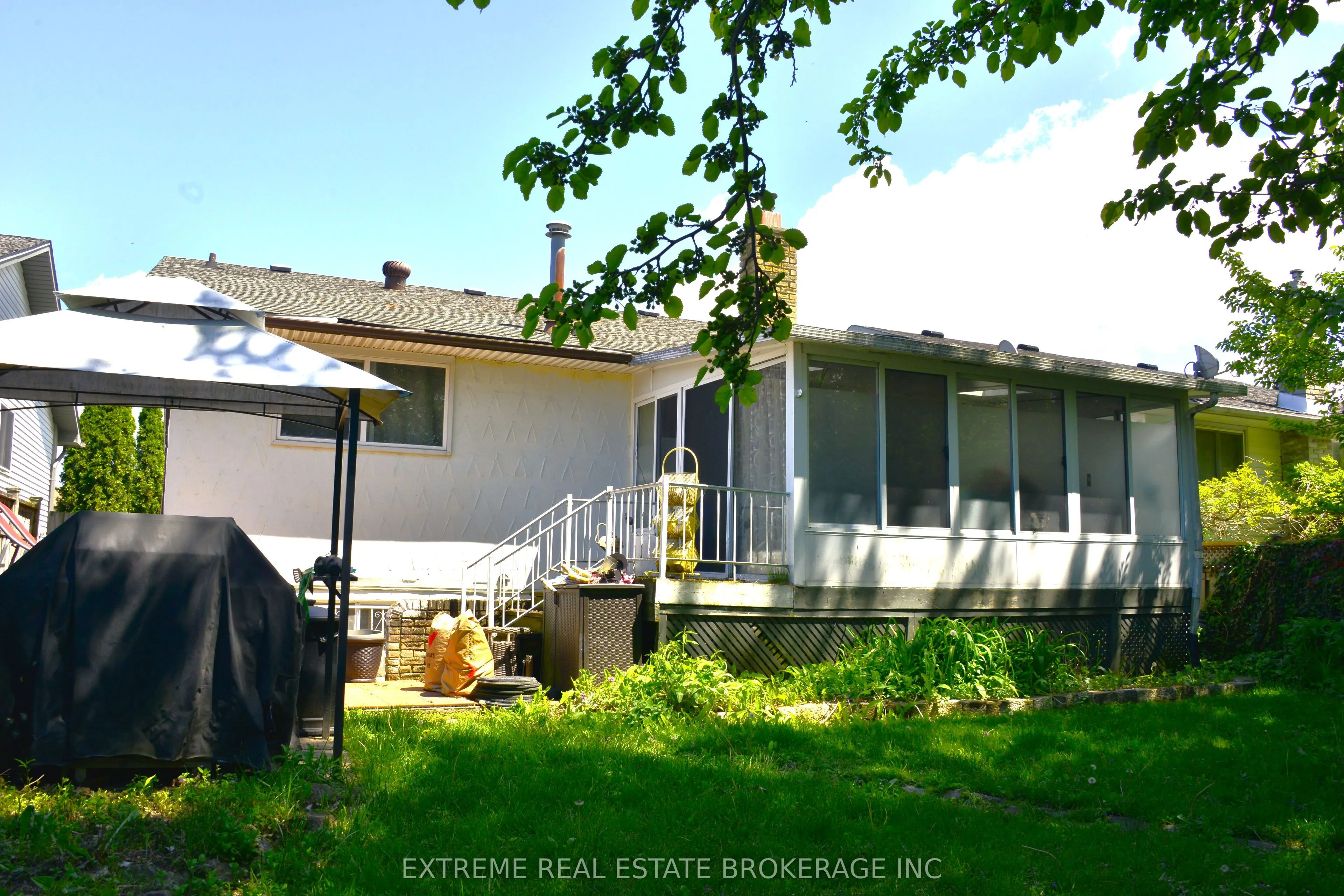 7583 Rainbow Crescent