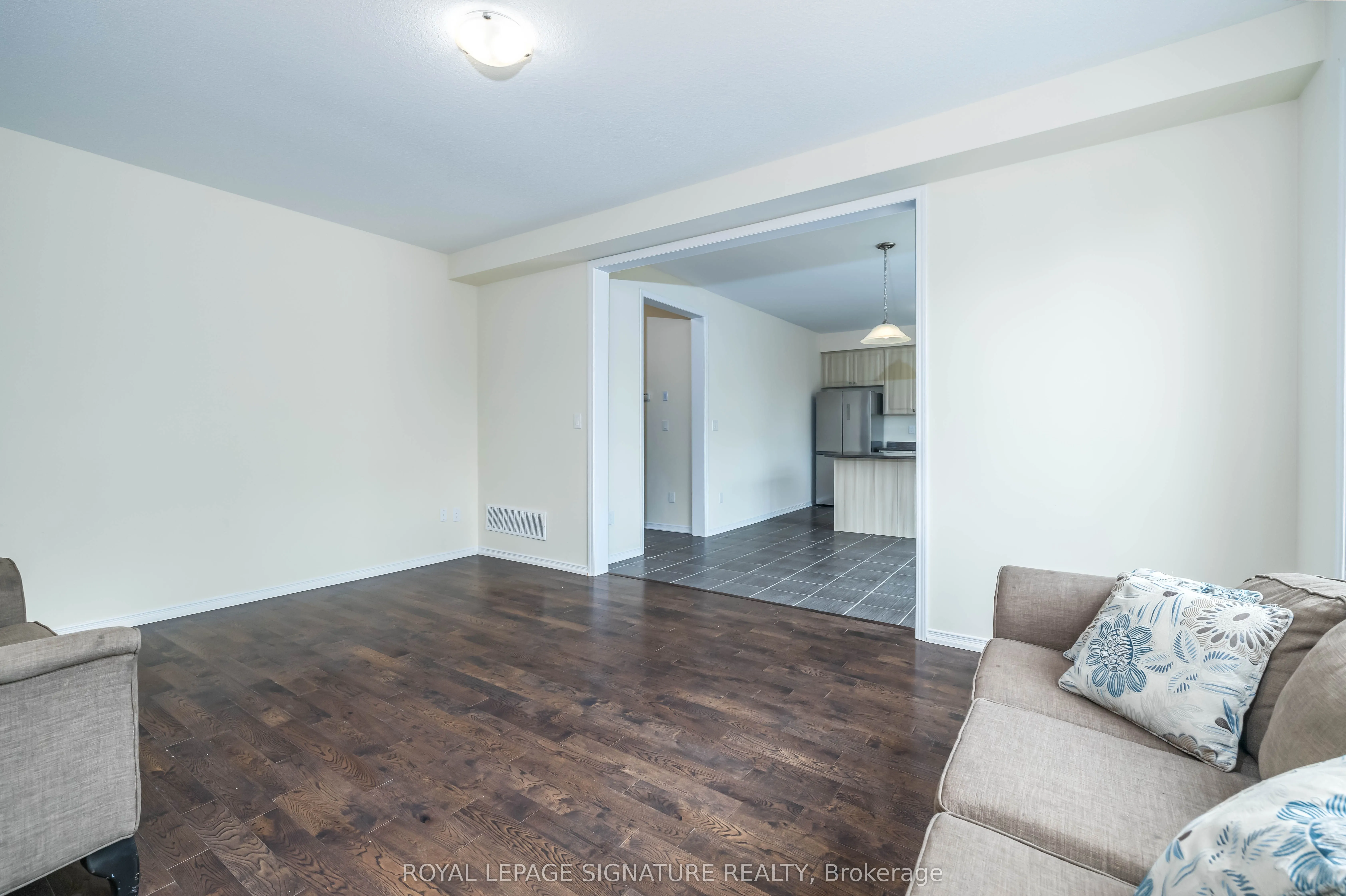 11 Fleming Crescent
