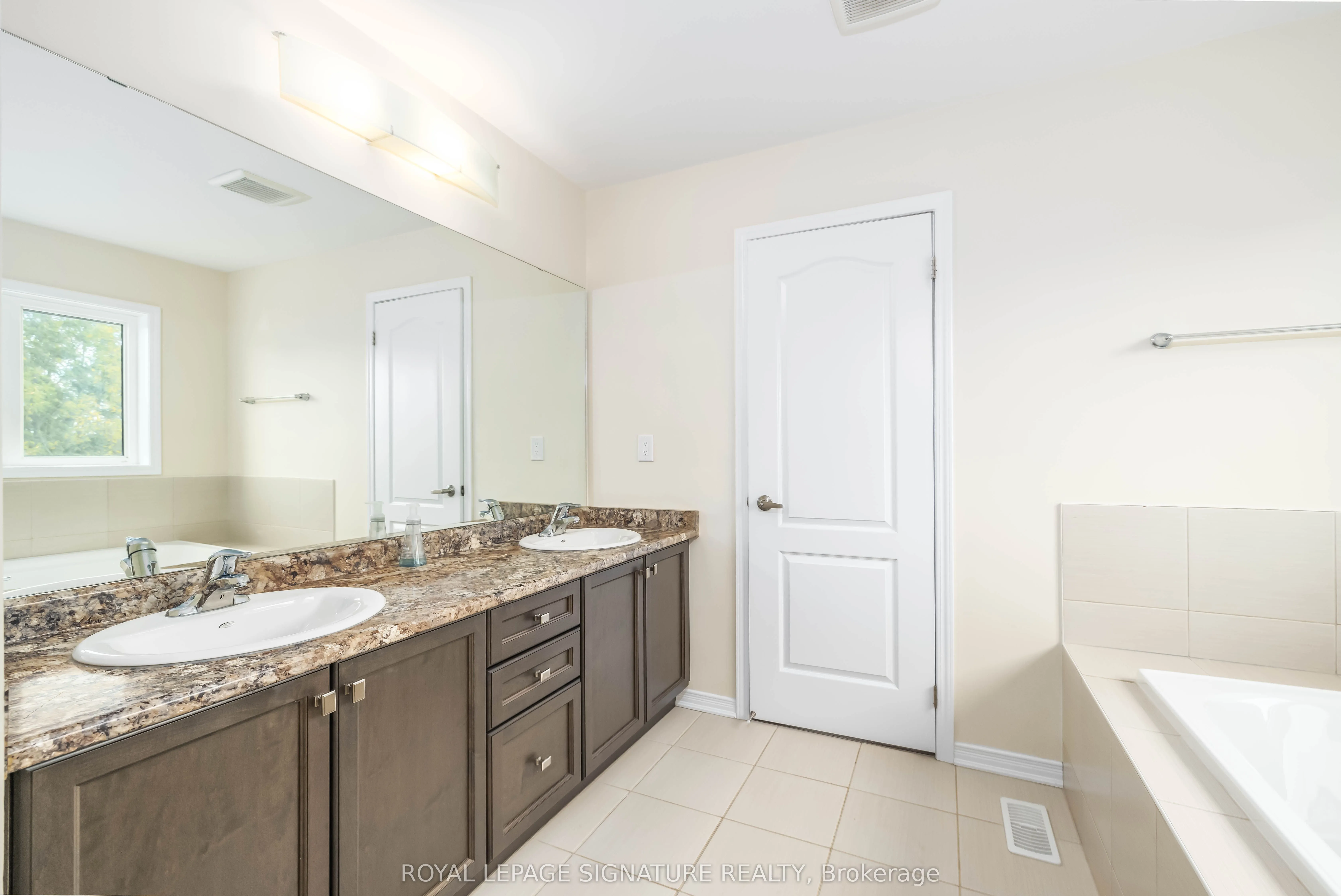 11 Fleming Crescent