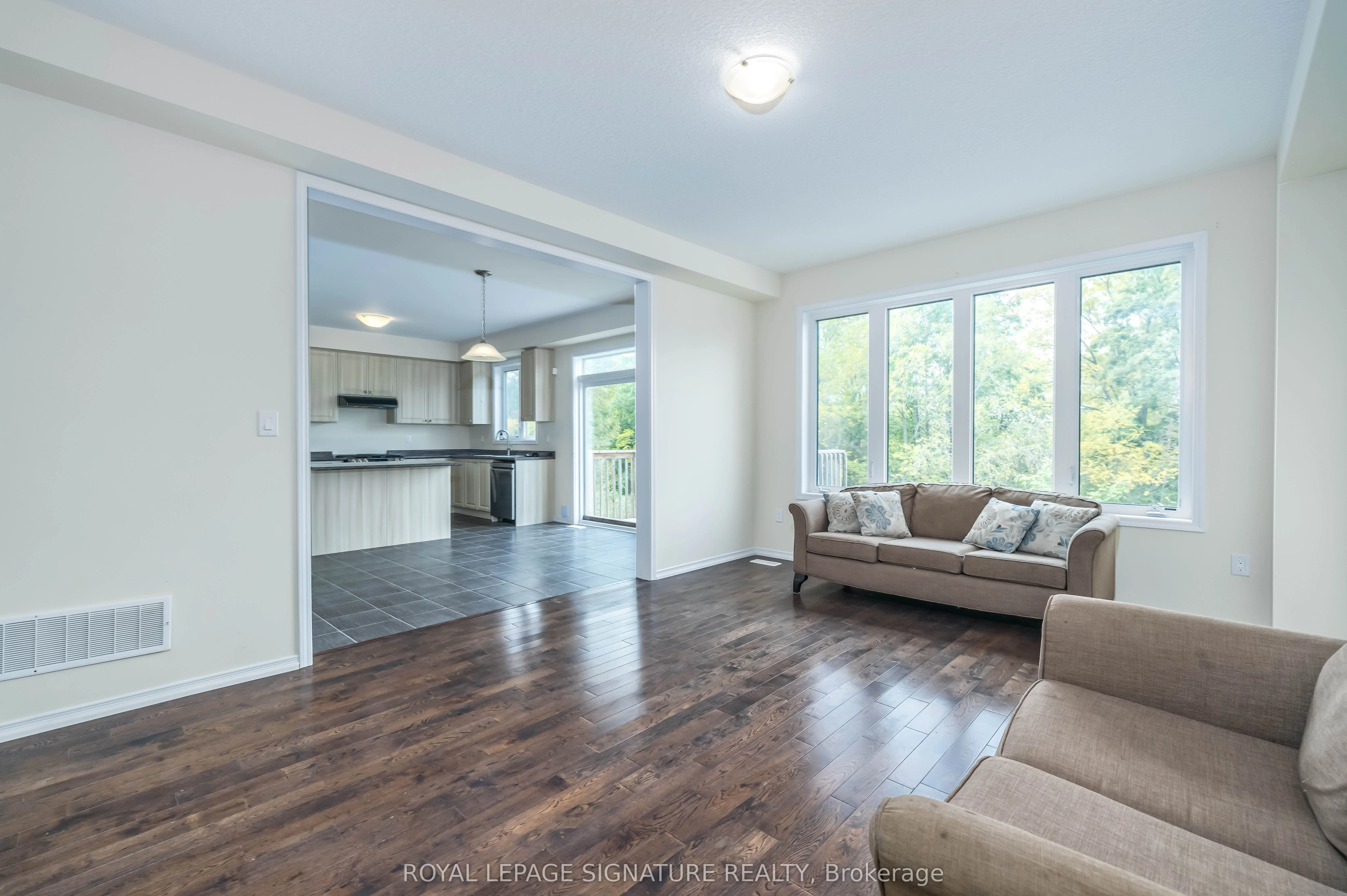 11 Fleming Crescent