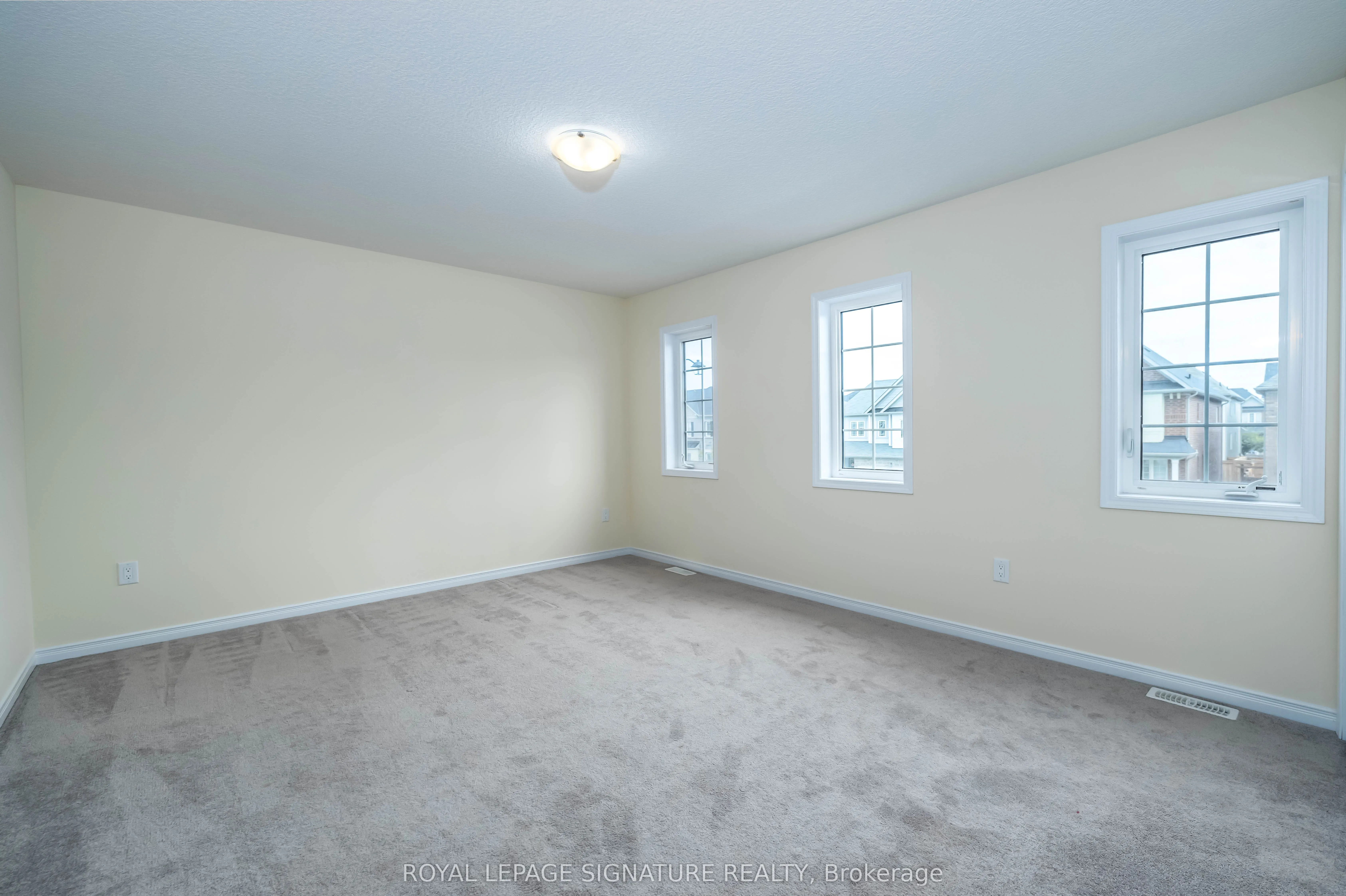 11 Fleming Crescent