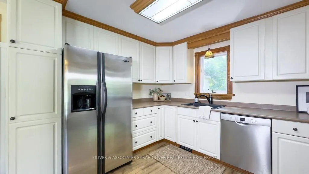 2487 Oxford Street W