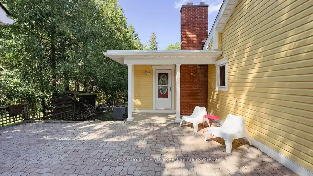 2487 Oxford Street W