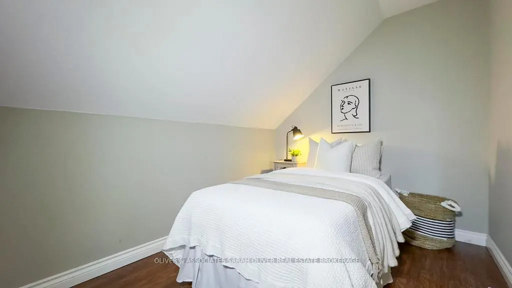 2487 Oxford Street W