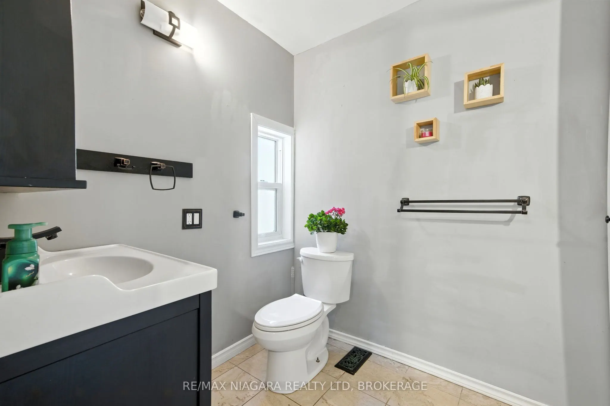 4 Woodland Avenue