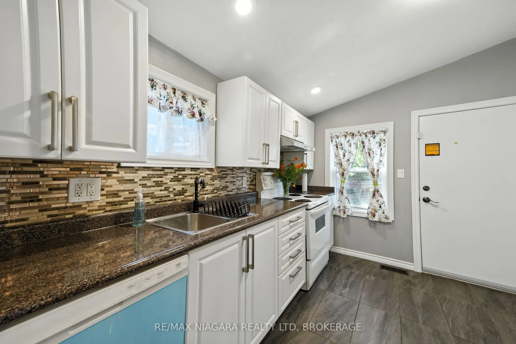 4 Woodland Avenue