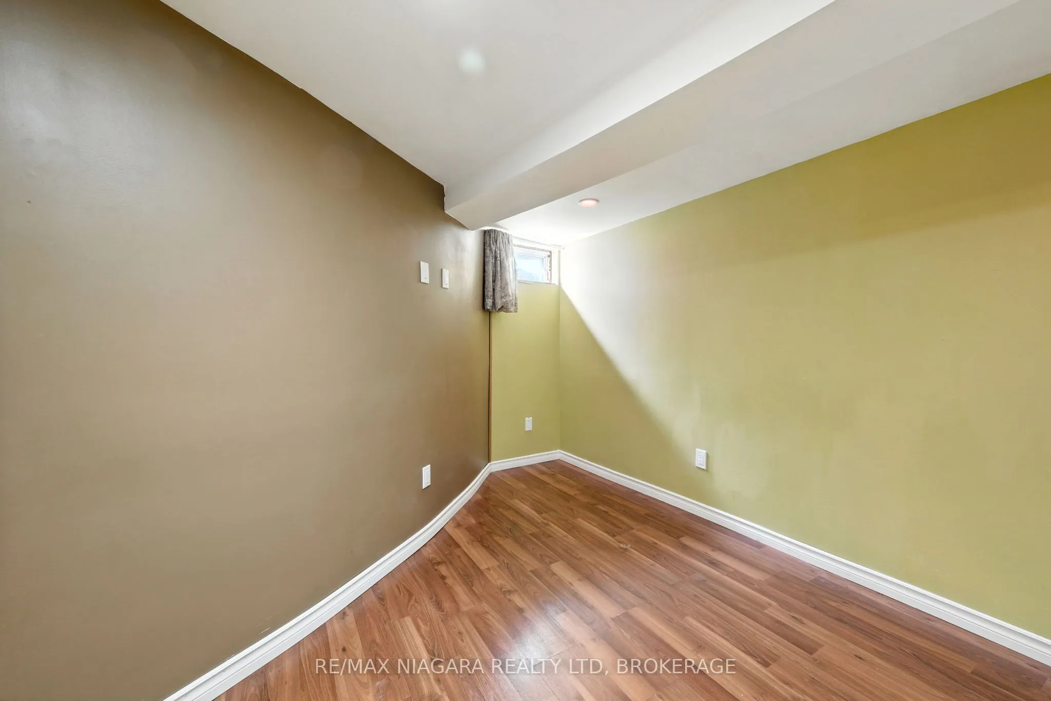 4 Woodland Avenue