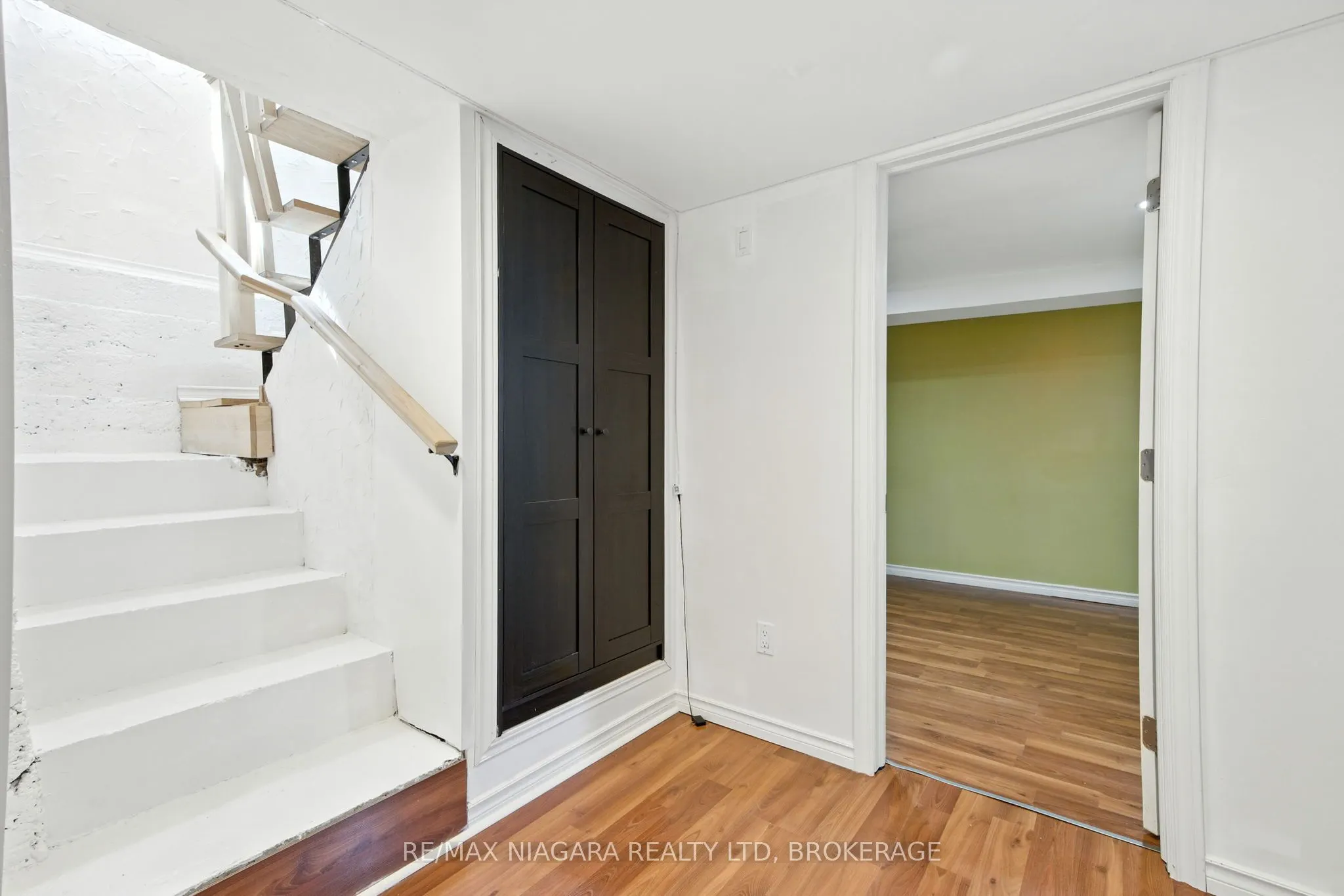 4 Woodland Avenue