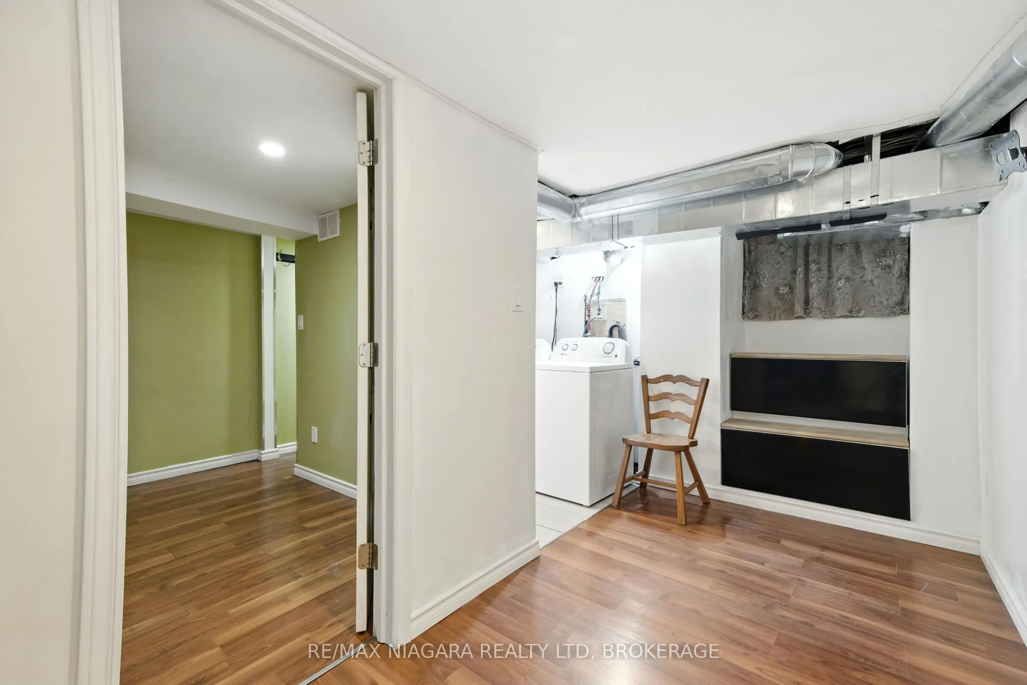4 Woodland Avenue
