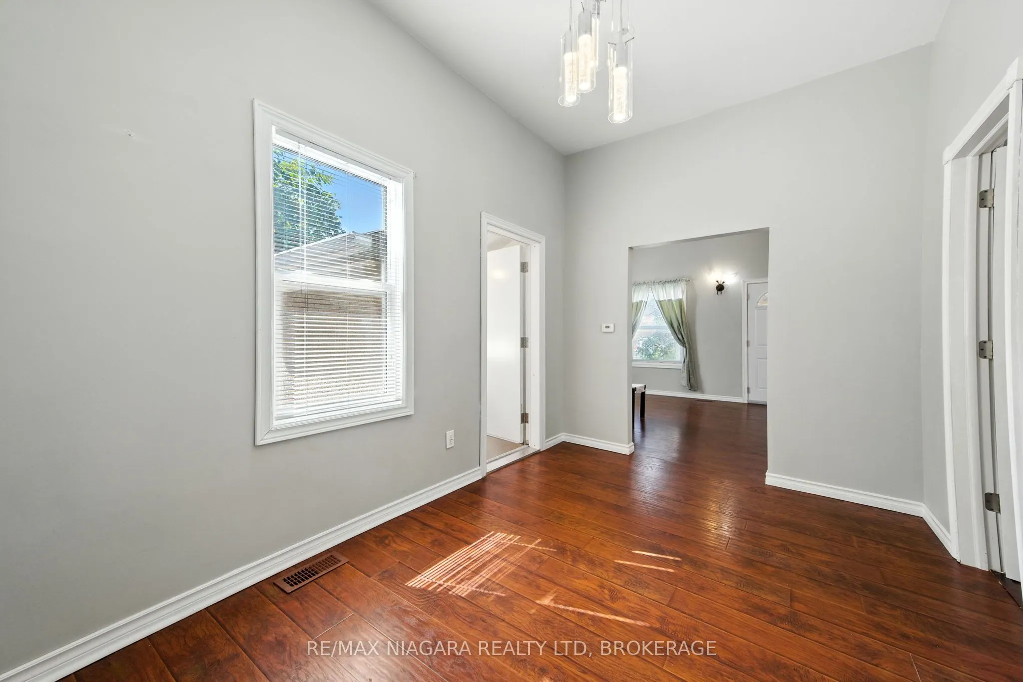 4 Woodland Avenue