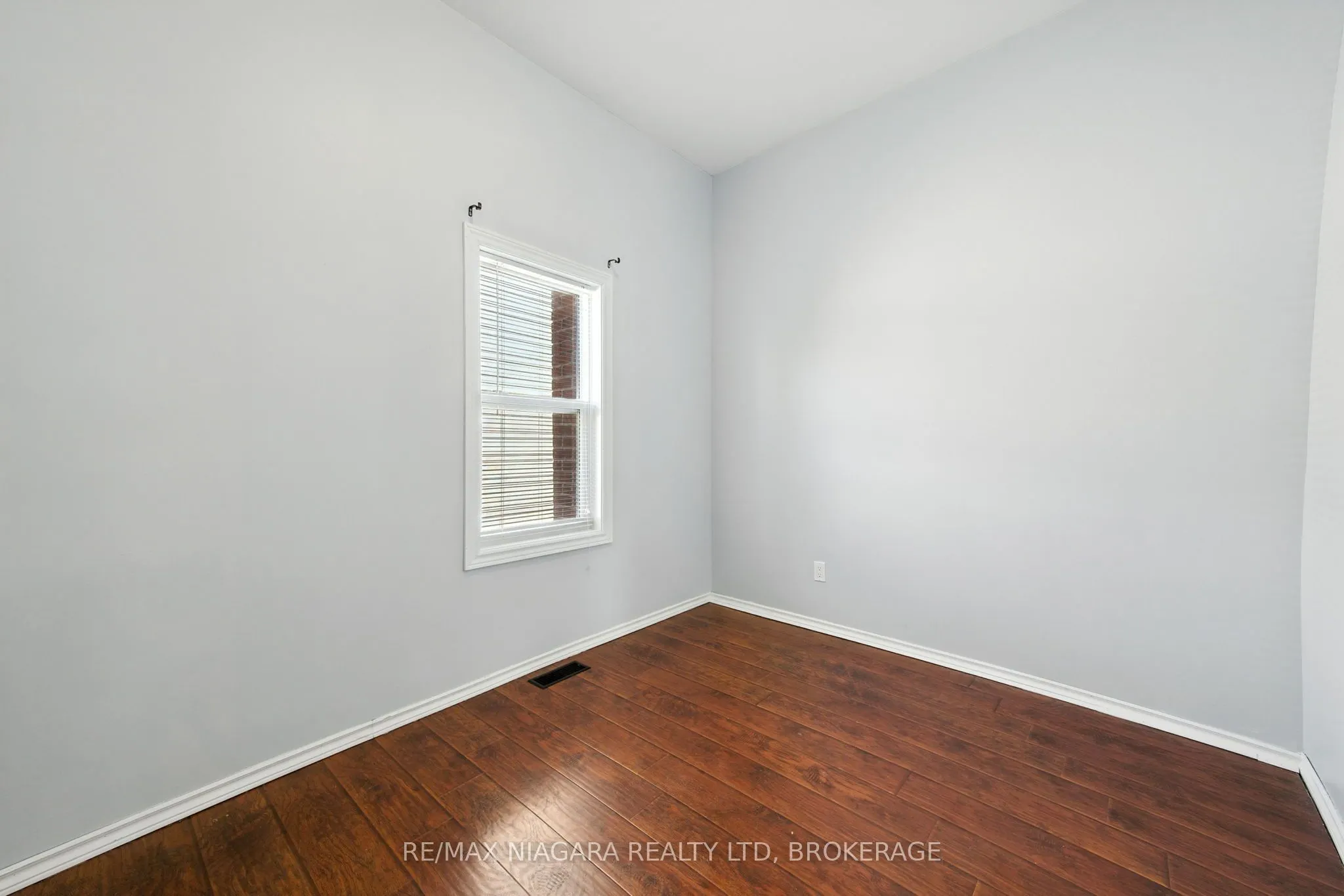 4 Woodland Avenue