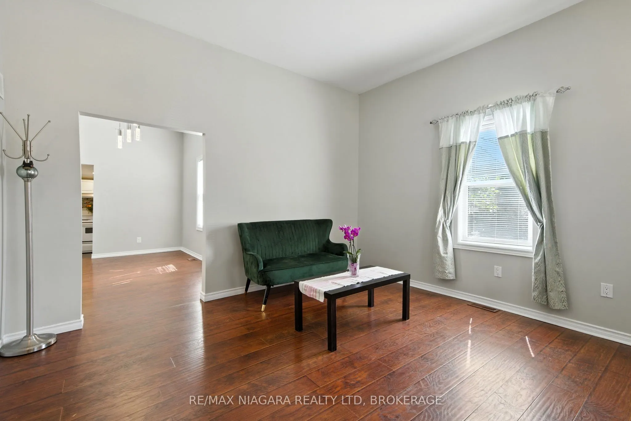 4 Woodland Avenue