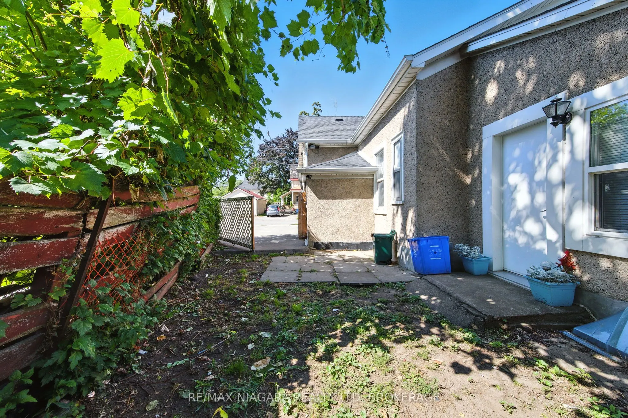 4 Woodland Avenue