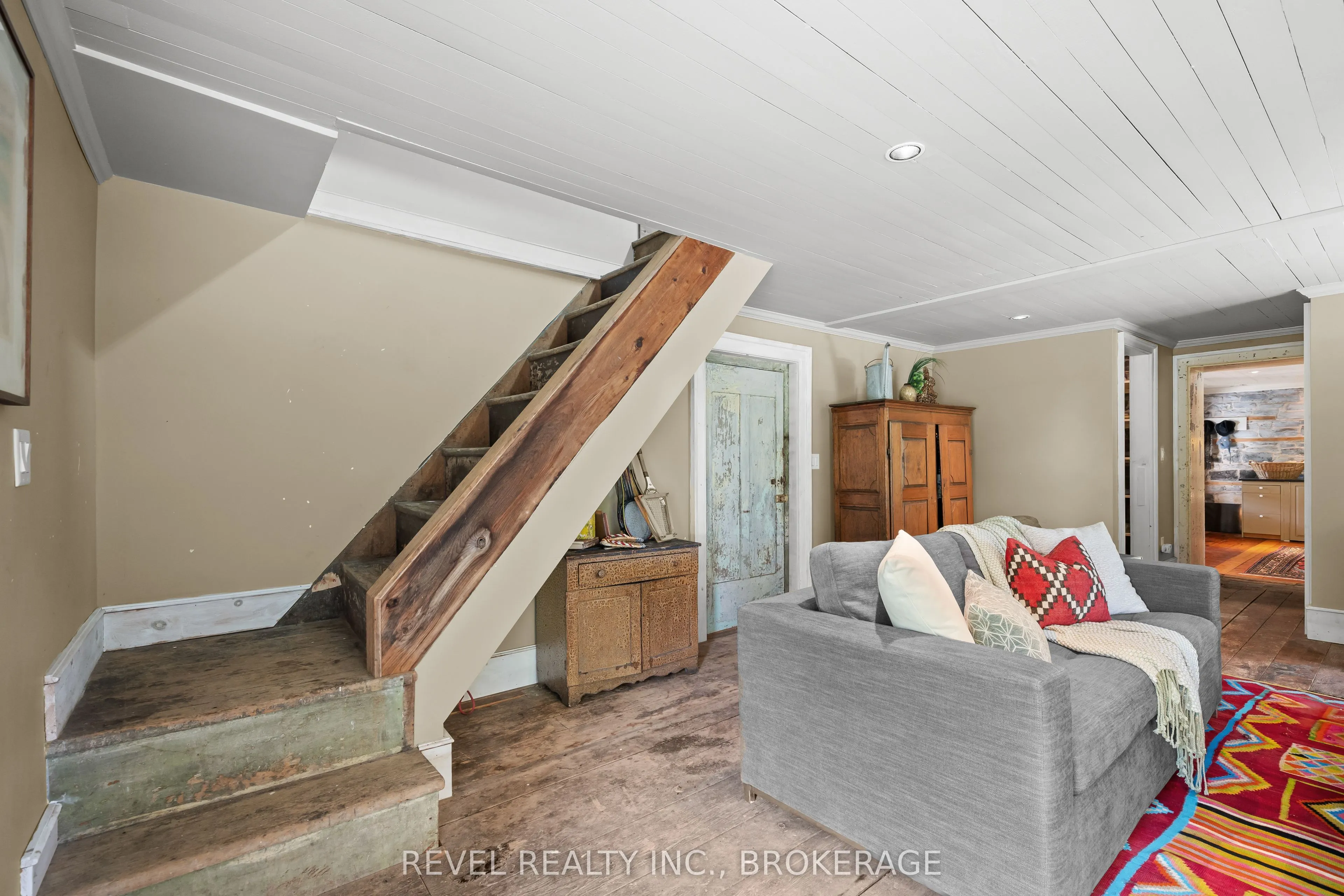 4247 Henderson Road