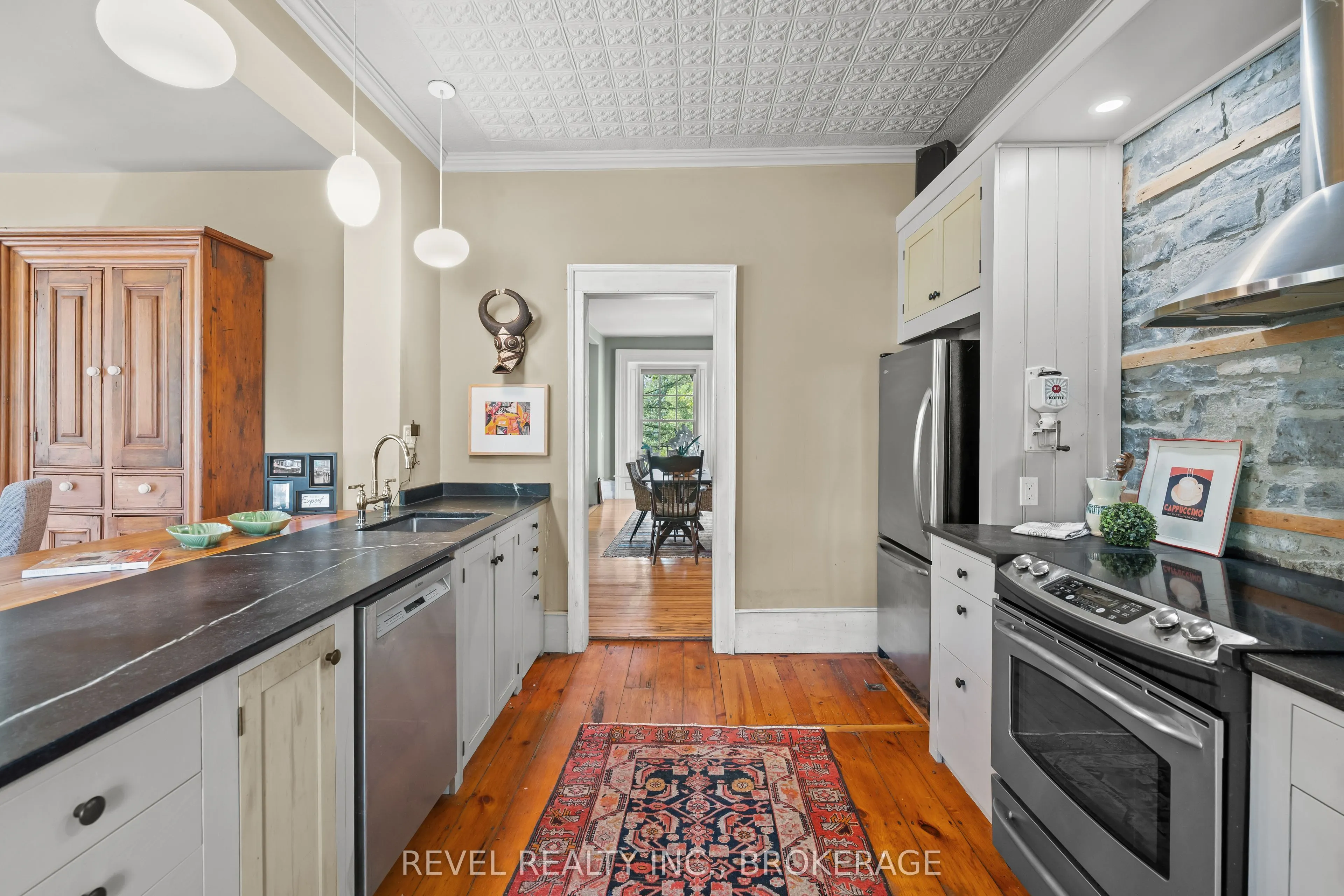 4247 Henderson Road