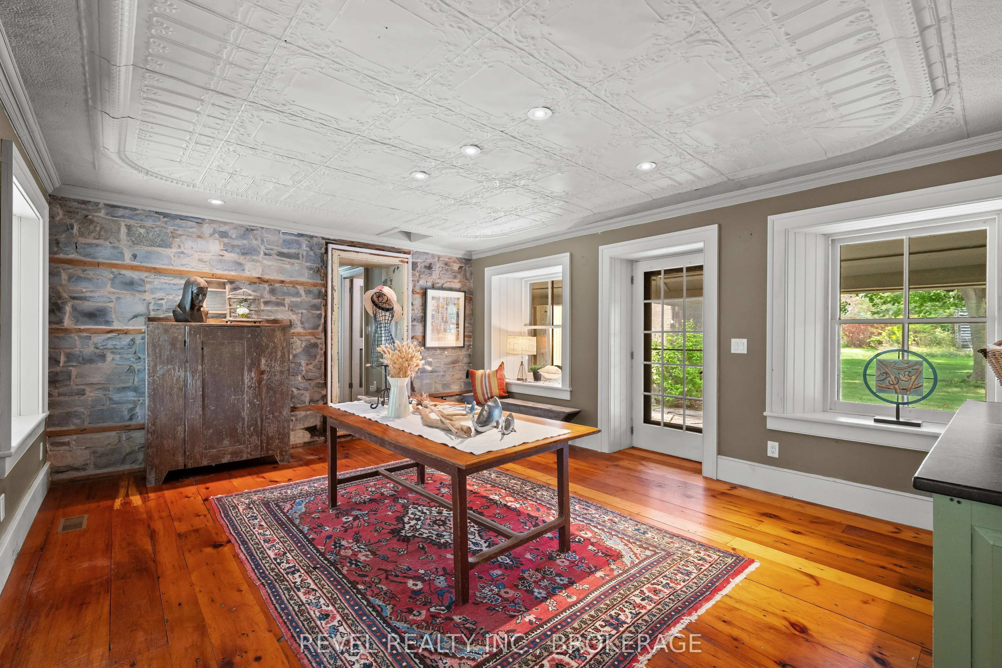 4247 Henderson Road