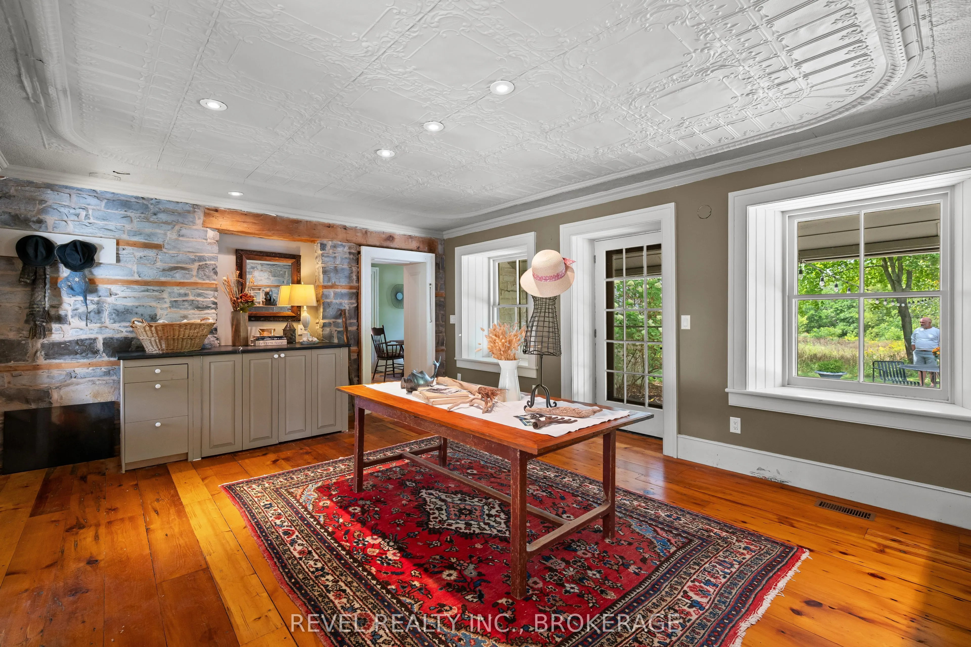 4247 Henderson Road