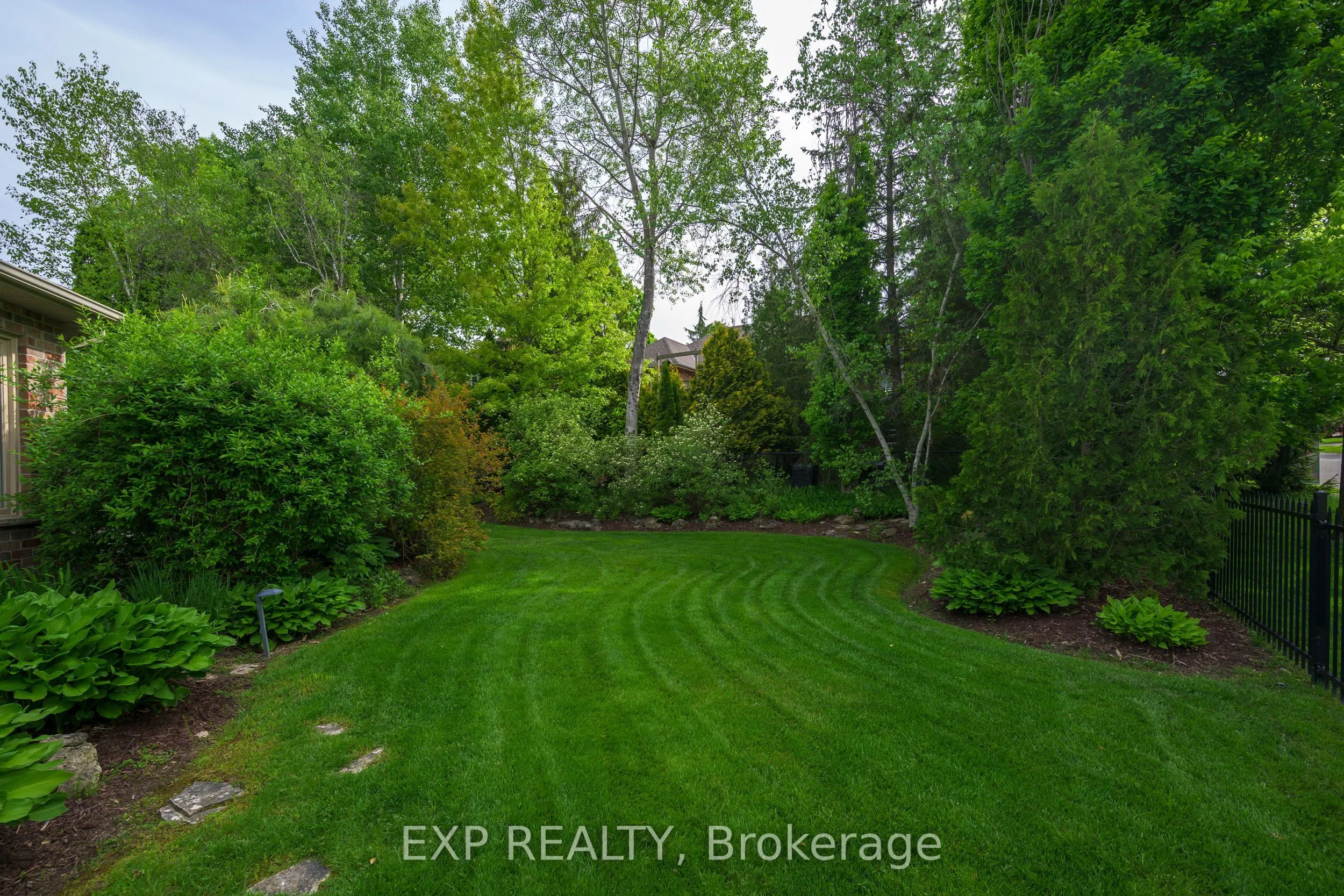 22 Glenridge Crescent