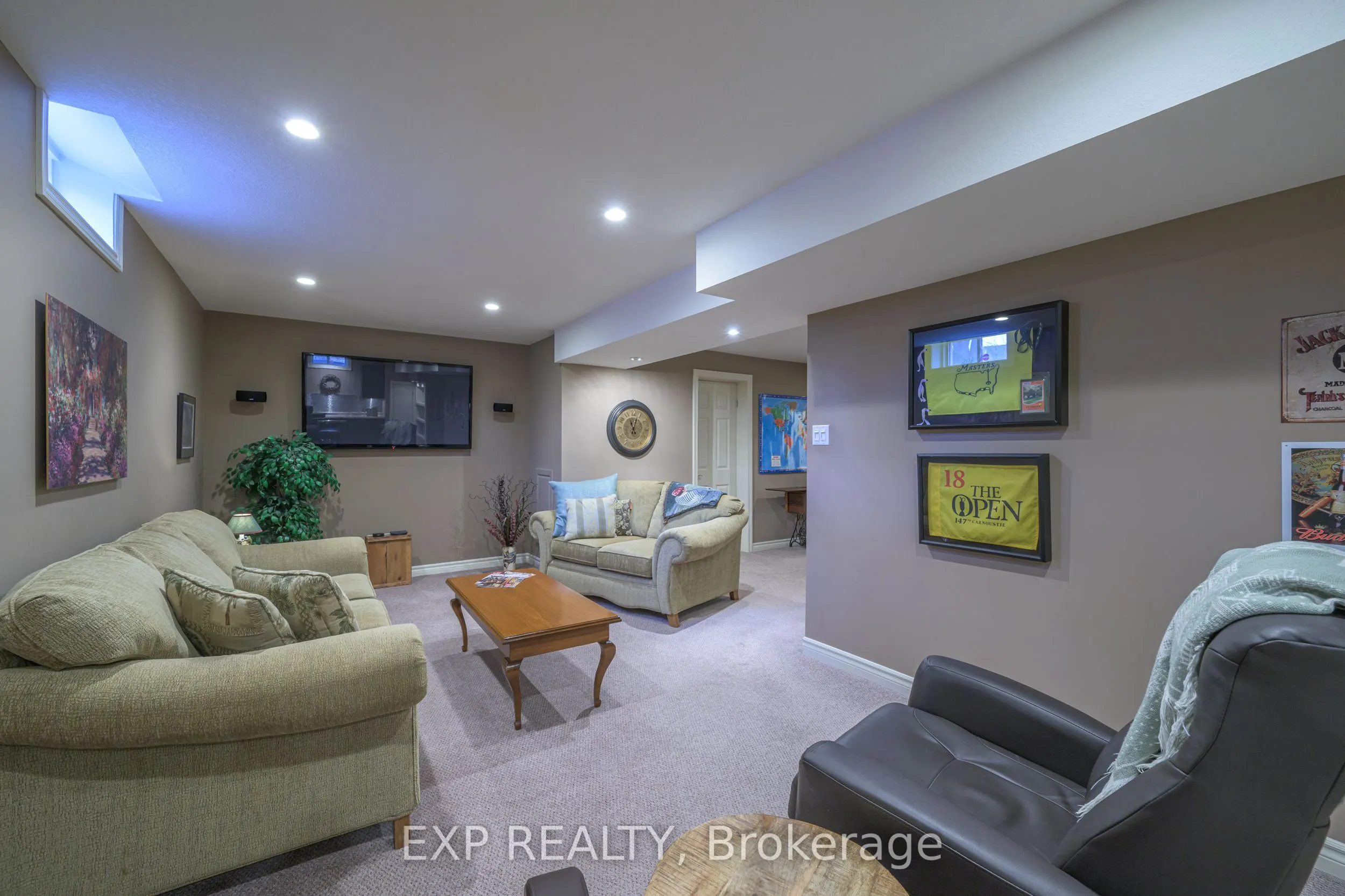 22 Glenridge Crescent