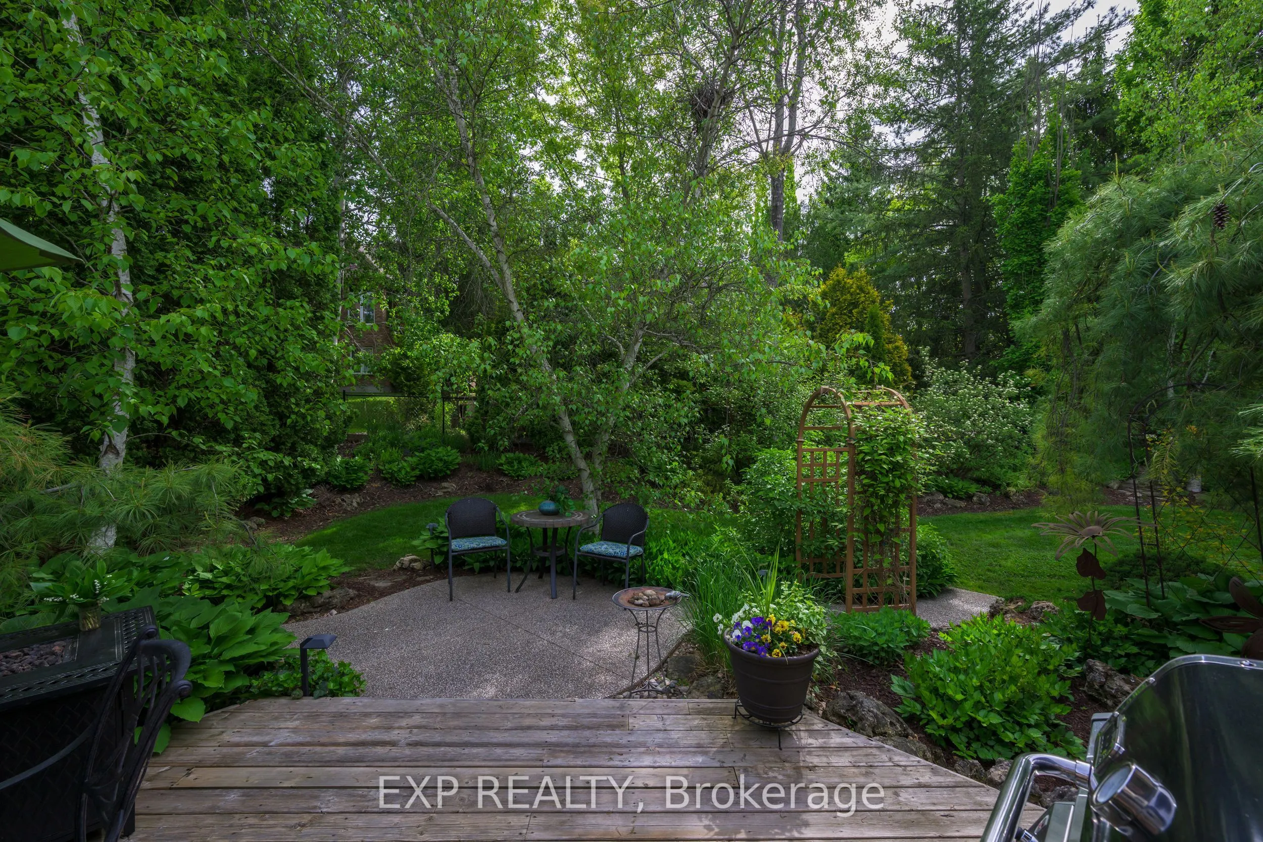 22 Glenridge Crescent