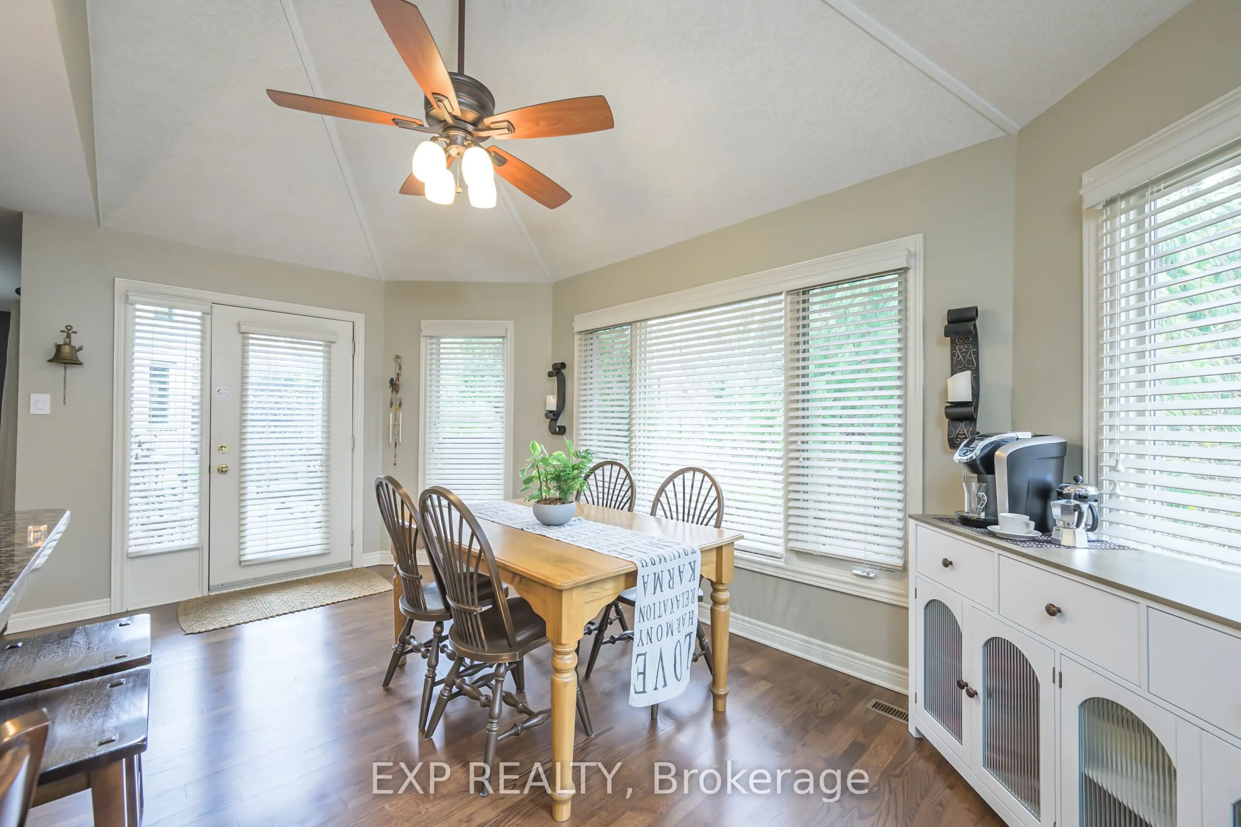 22 Glenridge Crescent