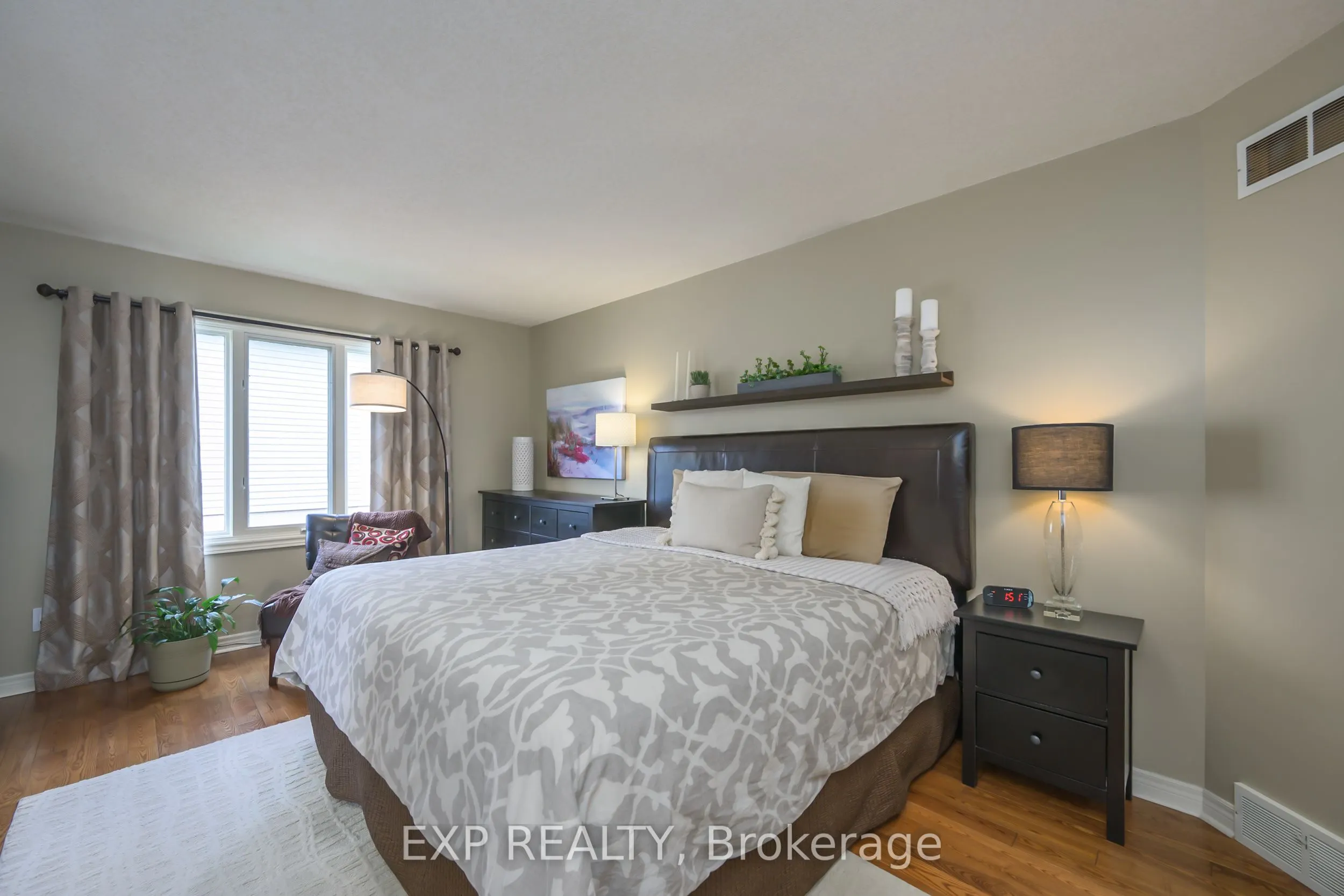 22 Glenridge Crescent
