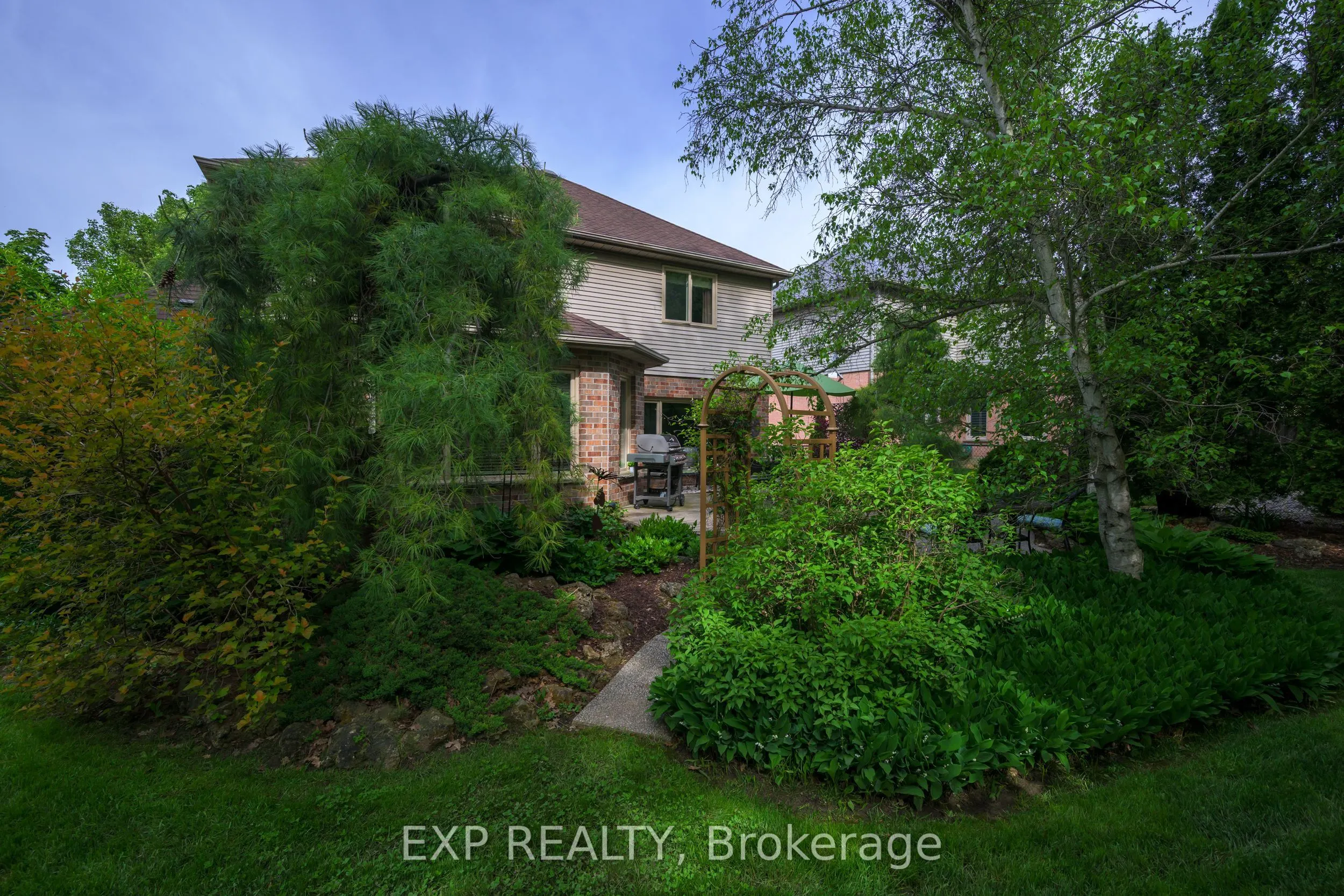 22 Glenridge Crescent