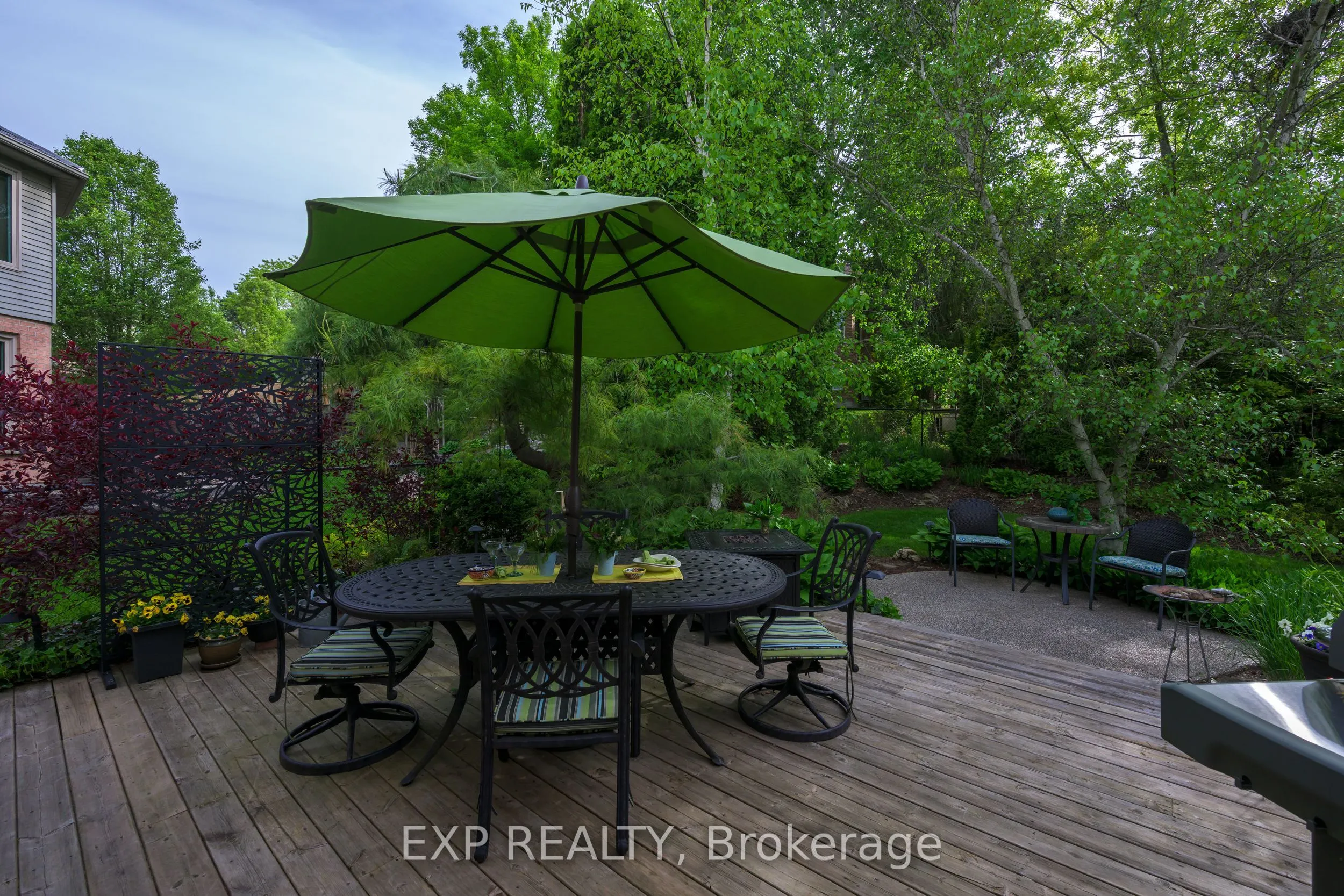 22 Glenridge Crescent