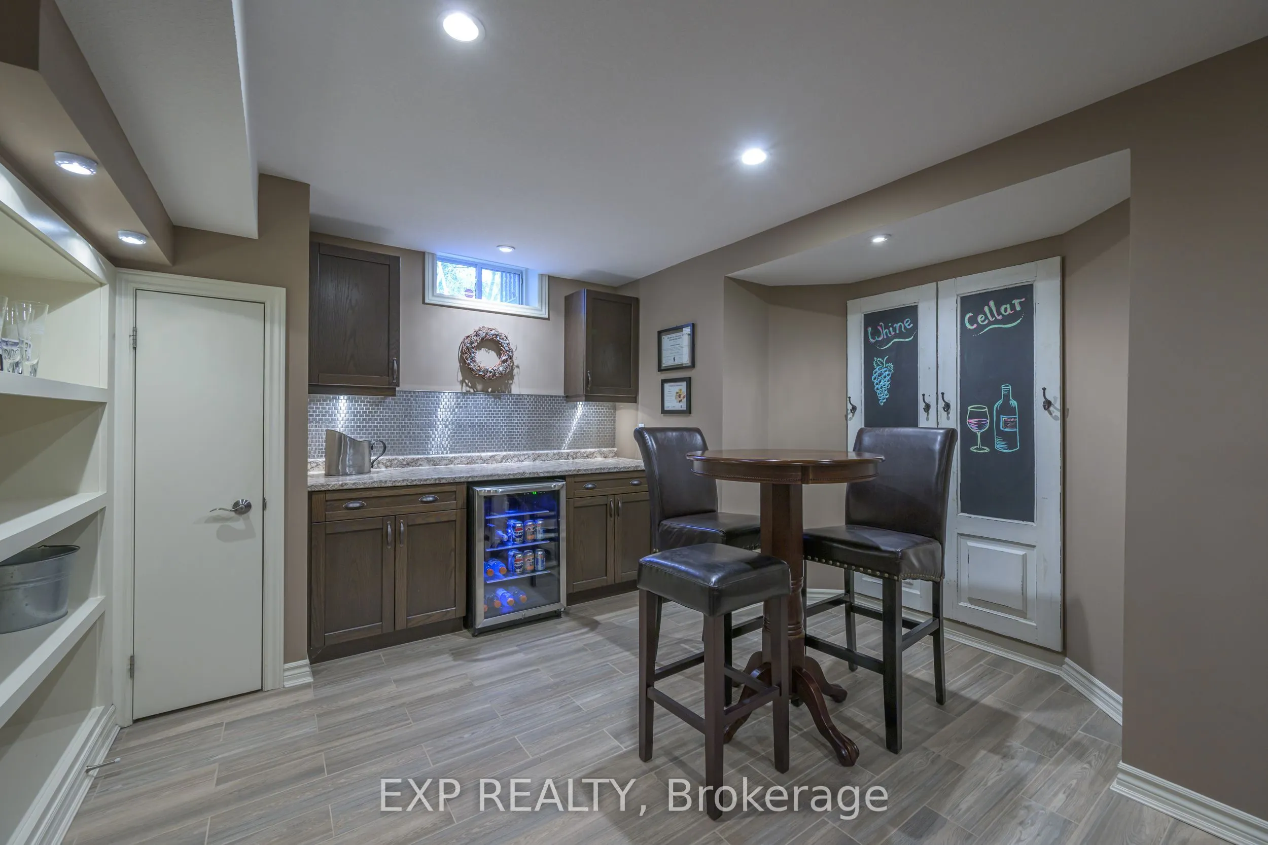 22 Glenridge Crescent