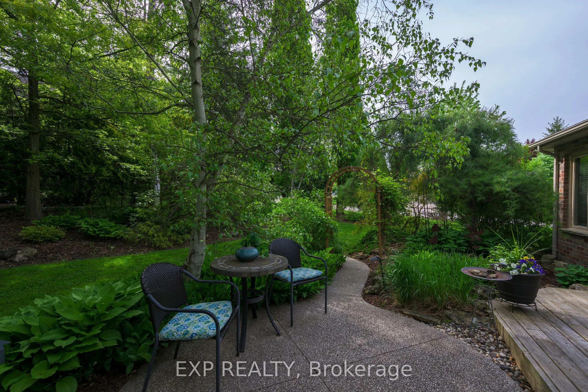 22 Glenridge Crescent