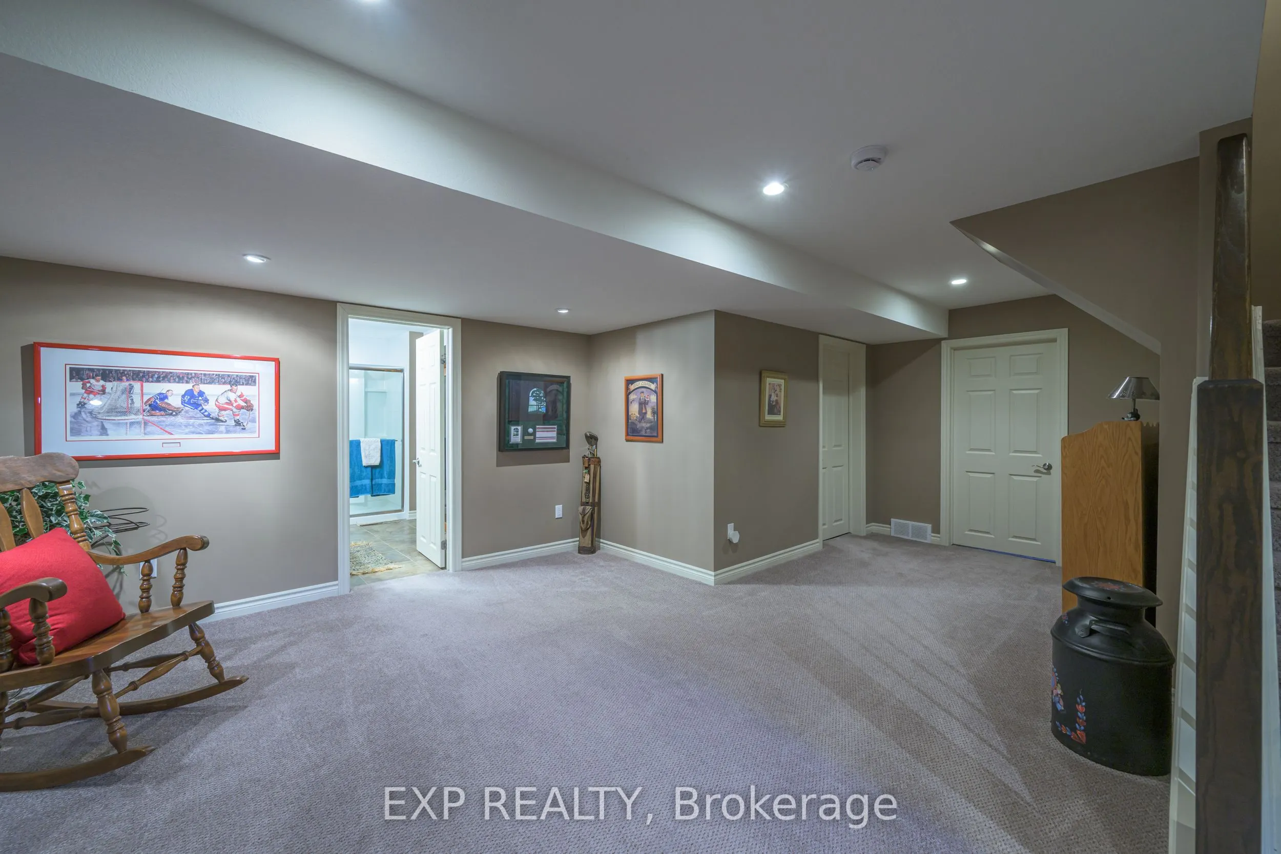 22 Glenridge Crescent