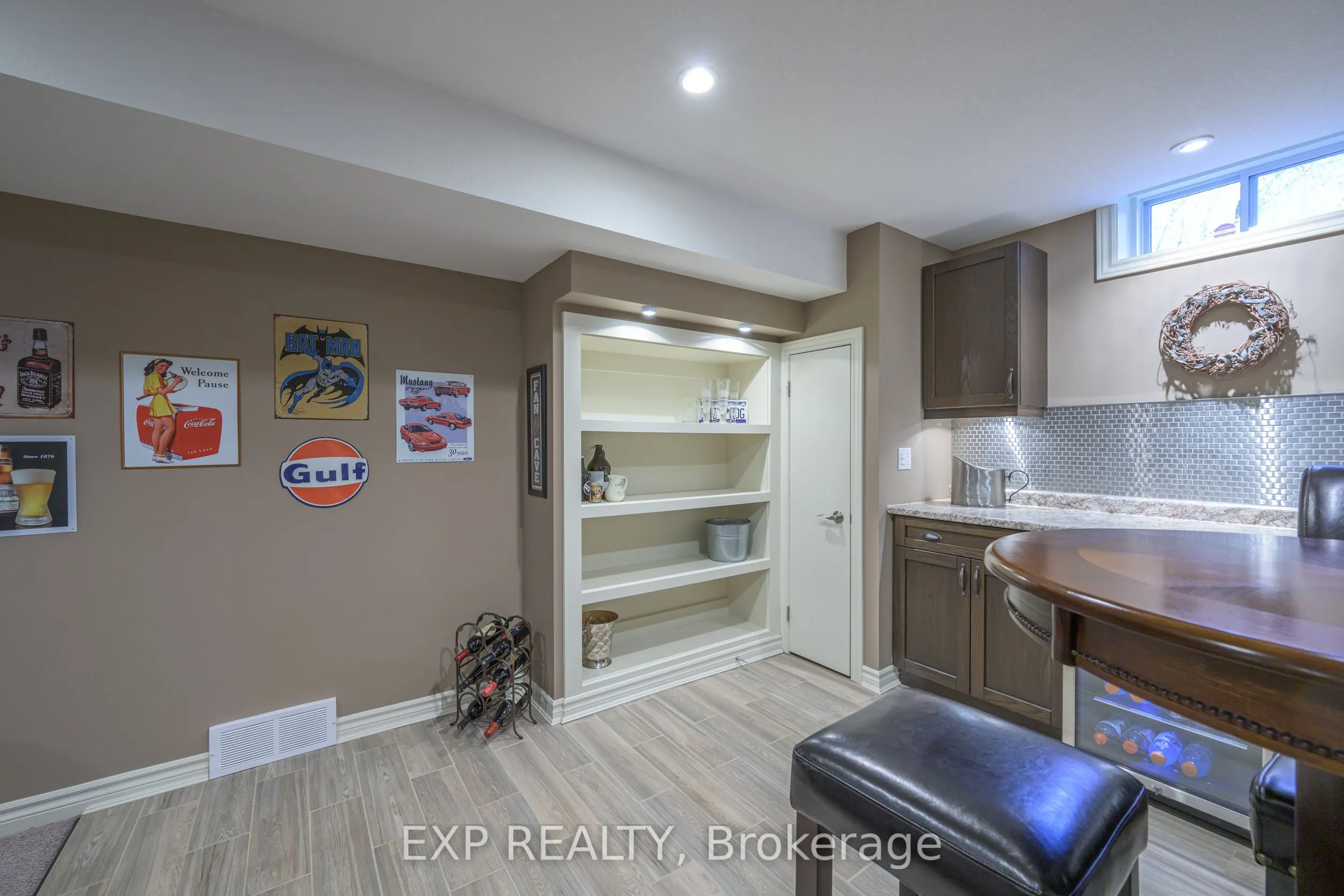 22 Glenridge Crescent