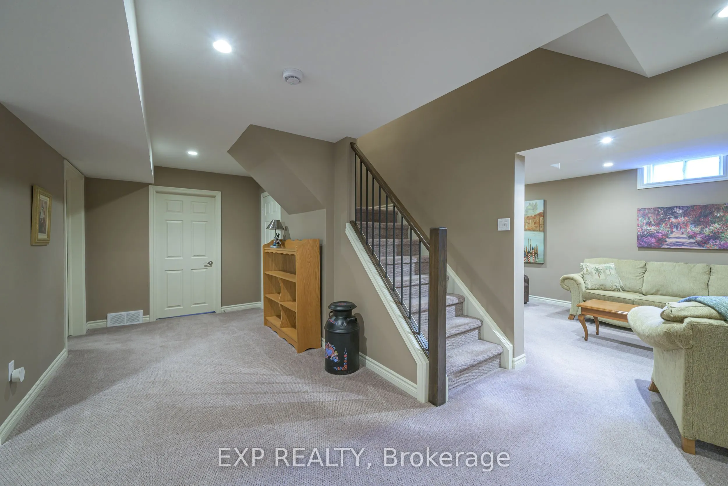 22 Glenridge Crescent