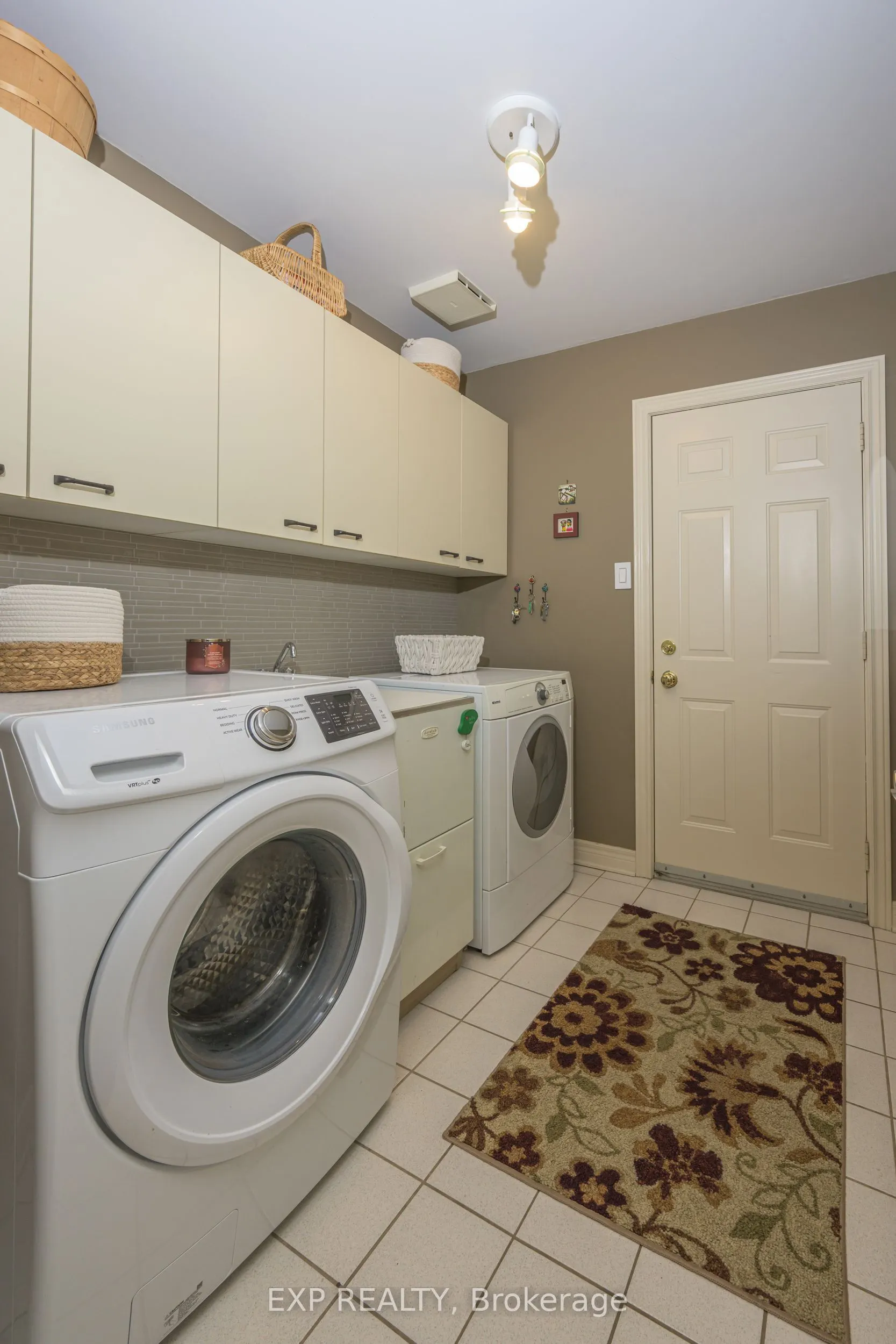 22 Glenridge Crescent