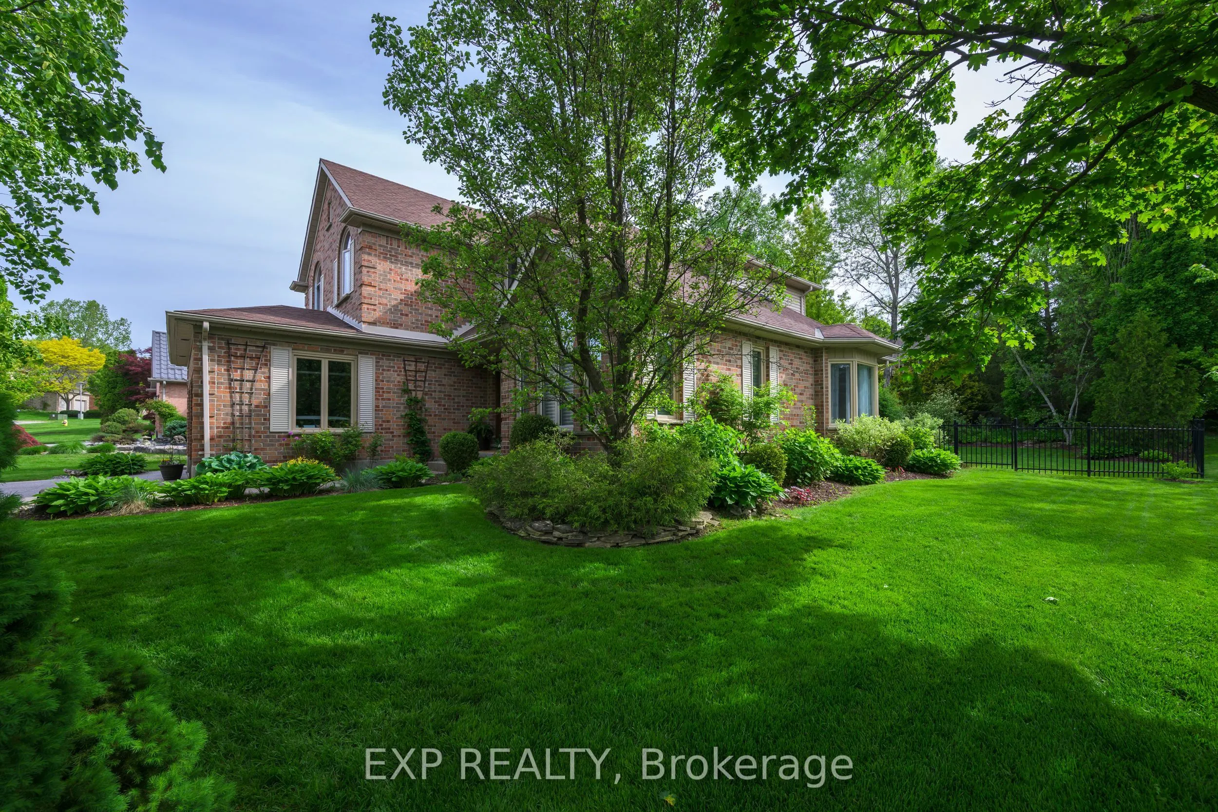 22 Glenridge Crescent