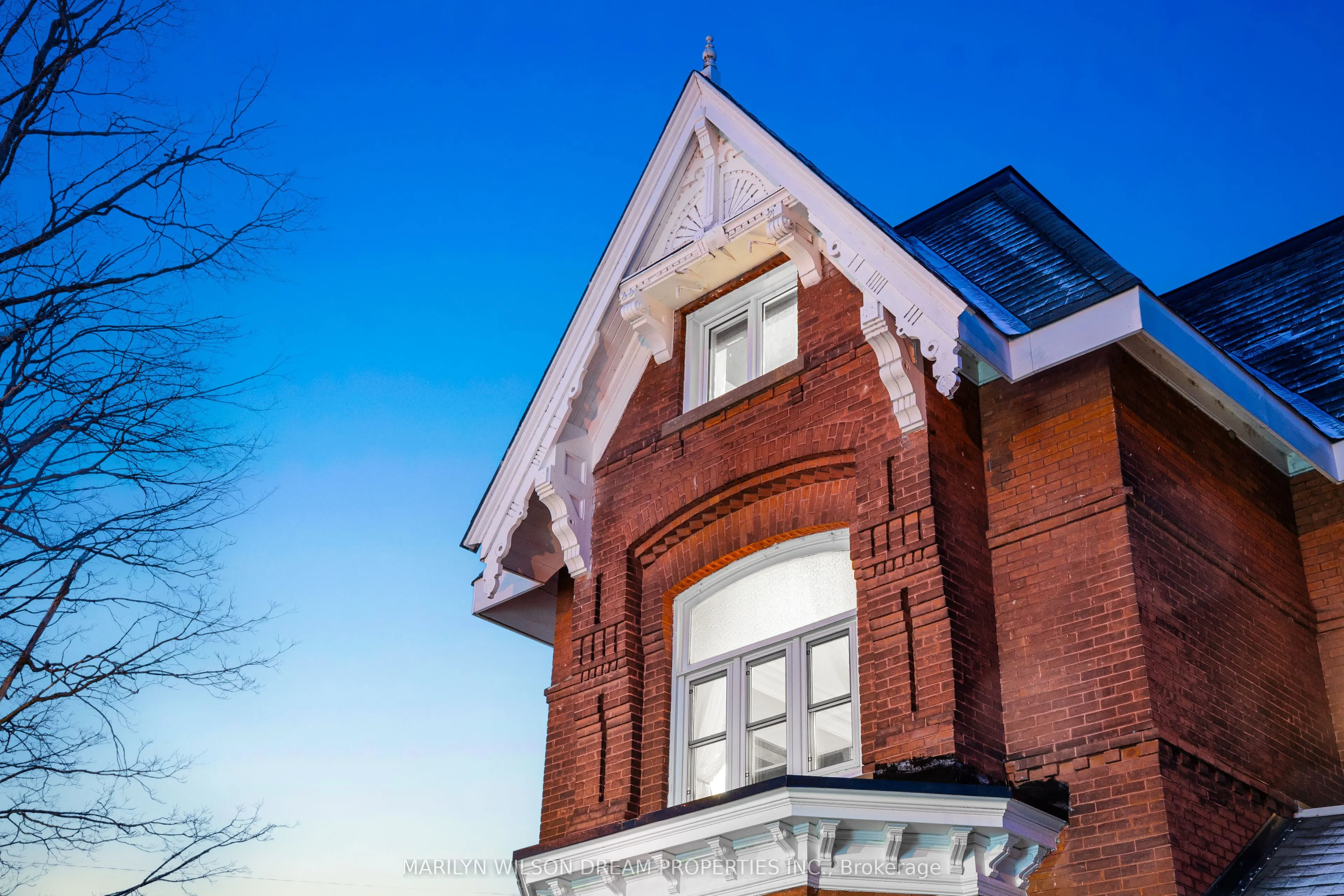 24 Lake Avenue W