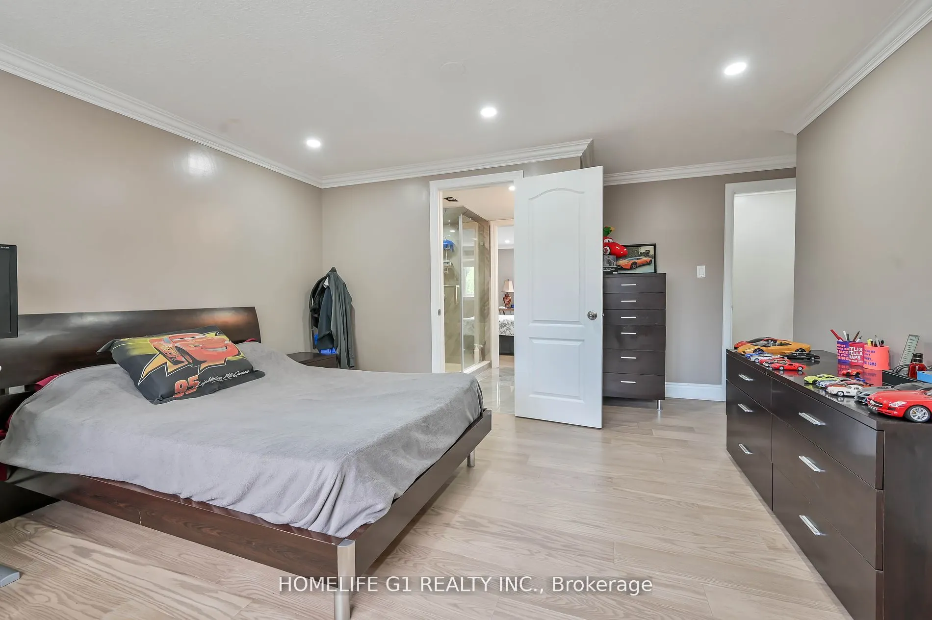 10 Douglas Place