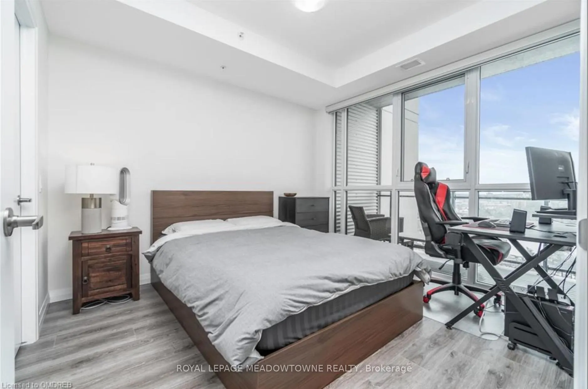60 Charles Street W, #1206