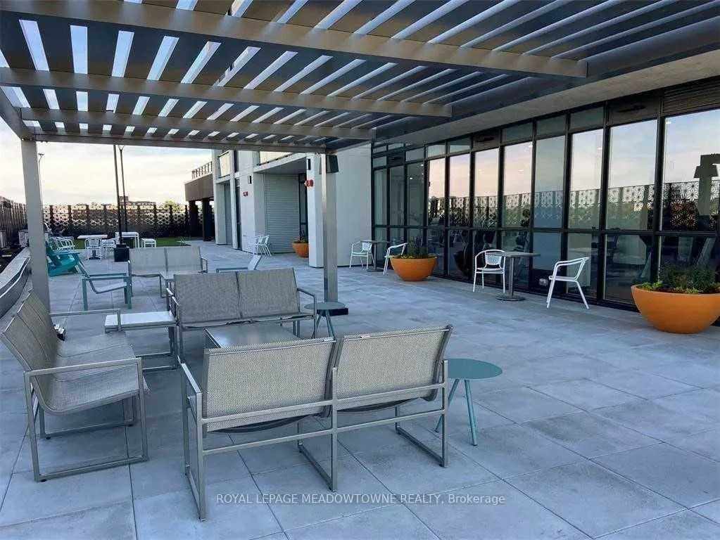 60 Charles Street W, #1206