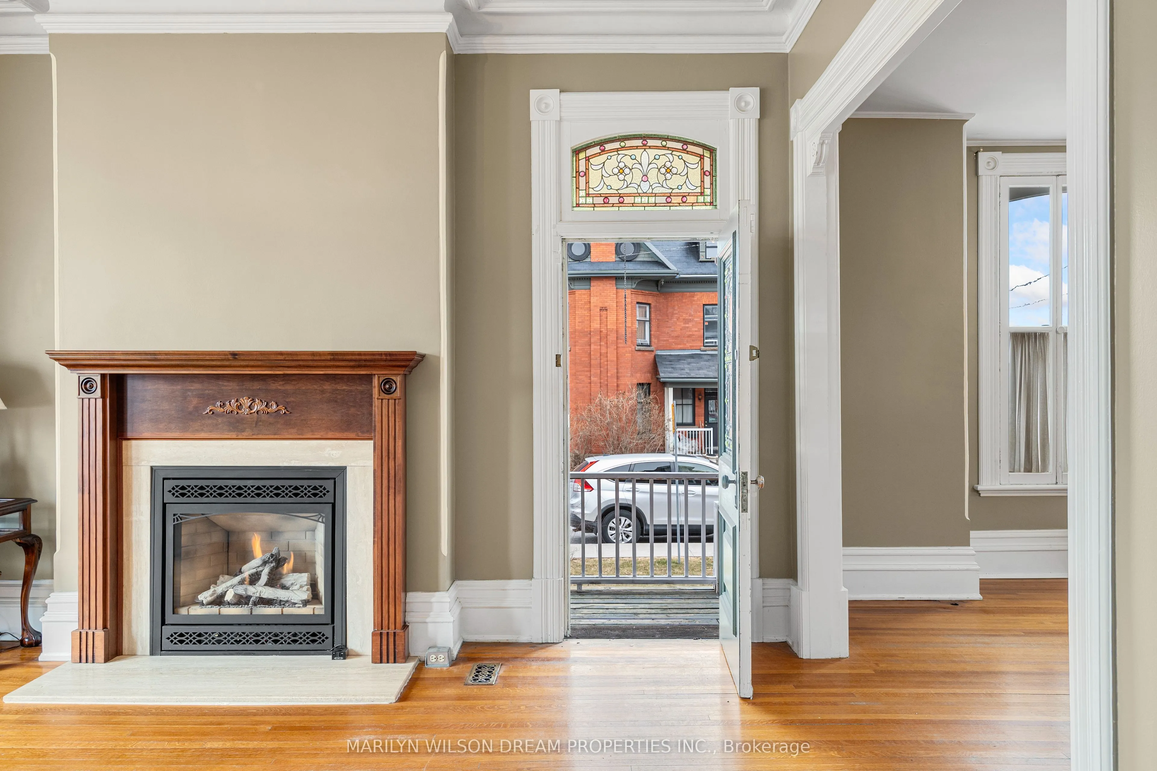24 Lake Avenue W